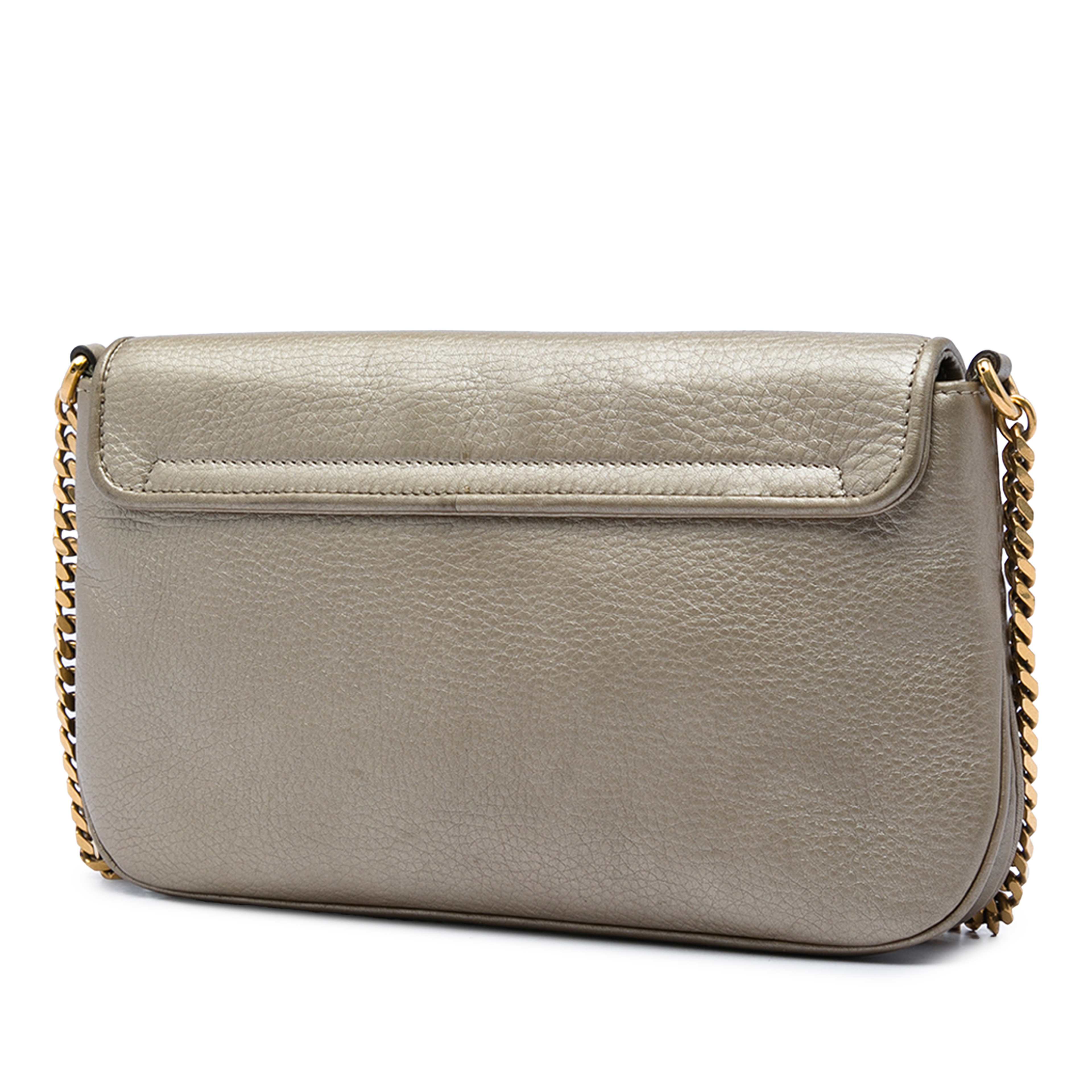 Gucci Medium Calfskin 1973 Chain Crossbody, från Luxclusif, i färgen guld. Klicka för att öppna bilden i stort format