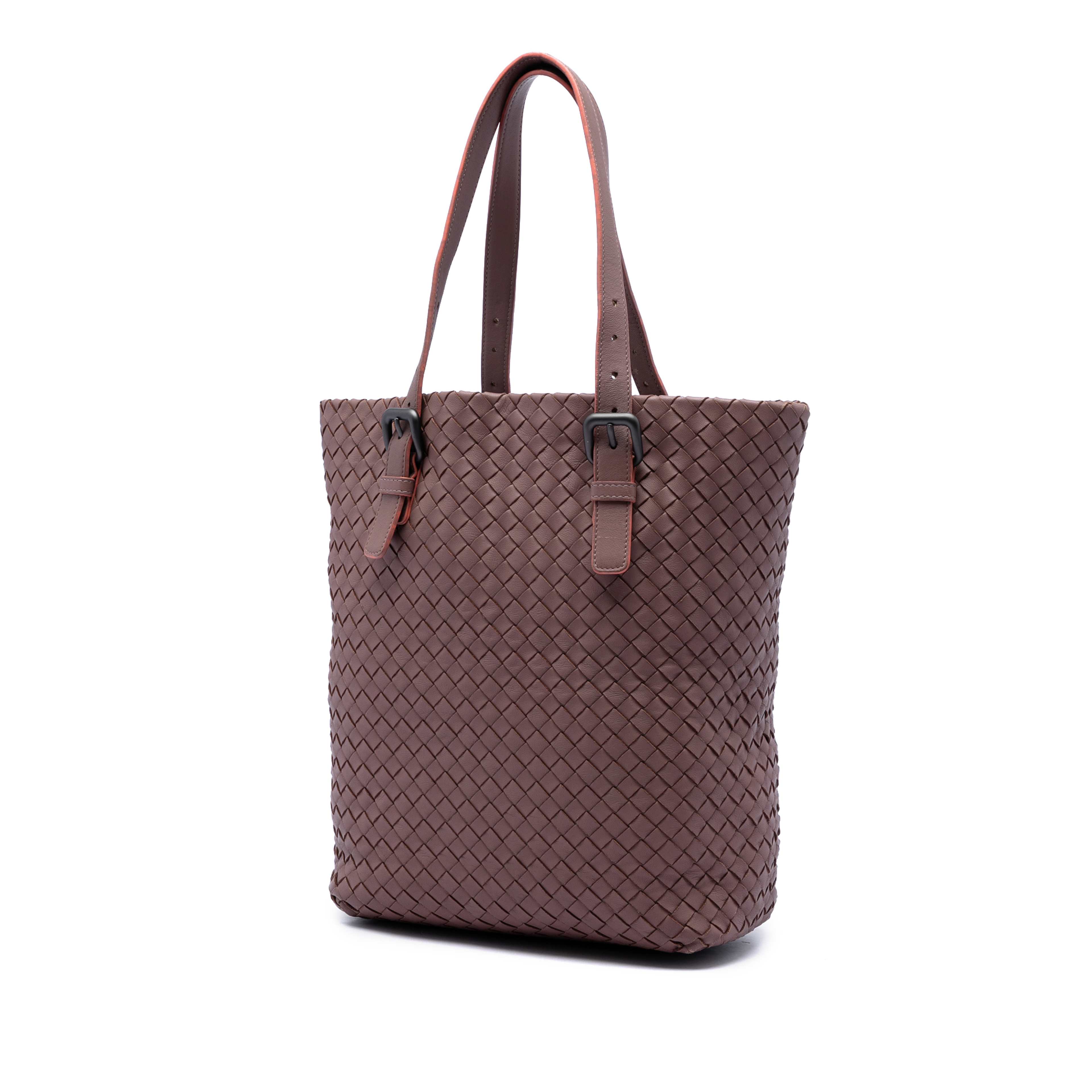Bottega Veneta Nappa Intrecciato Tote, från Luxclusif, i färgen rosa. Klicka för att öppna bilden i stort format