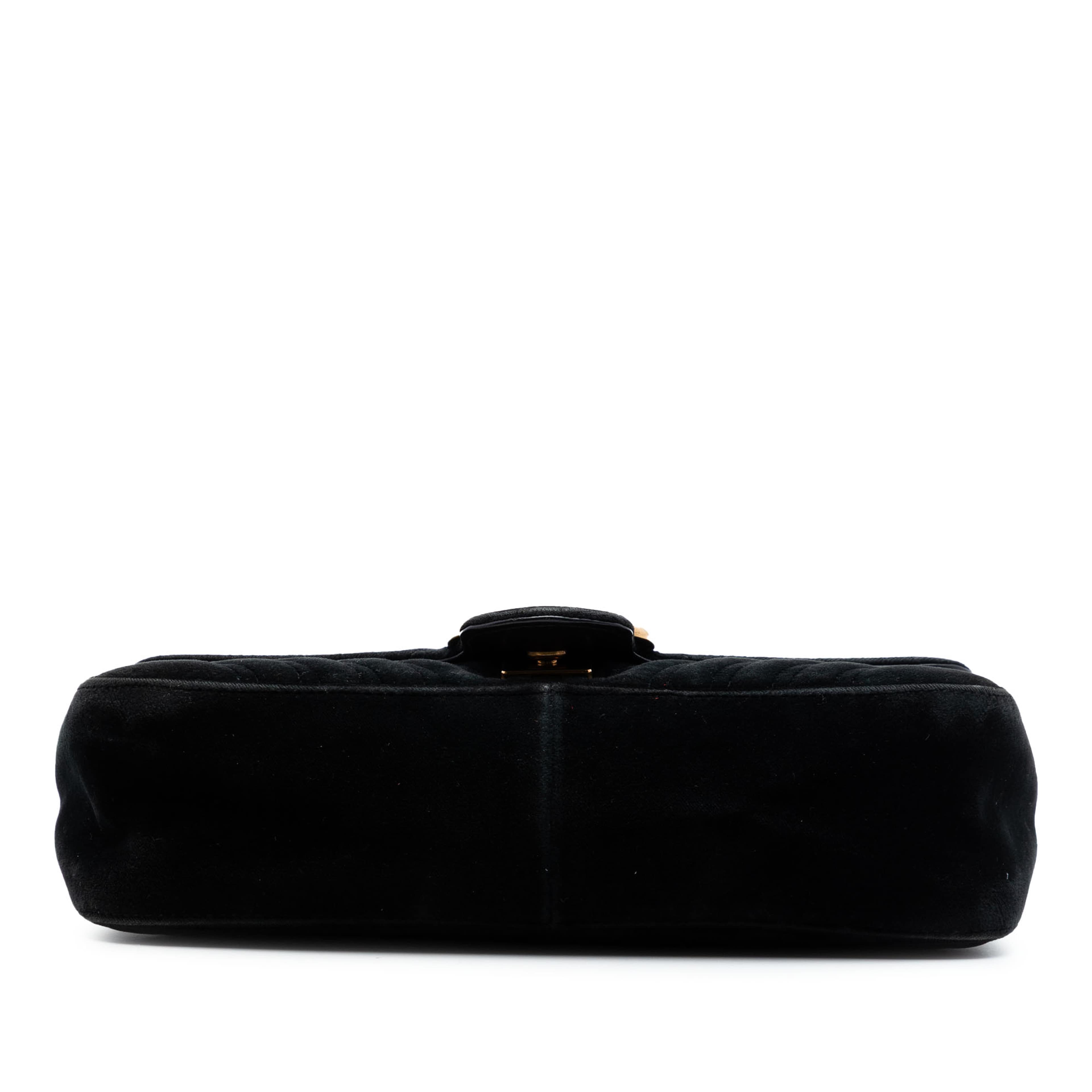 Gucci Medium Gg Marmont Matelasse Velvet Shoulder Bag, från Luxclusif, i färgen black. Klicka för att öppna bilden i stort format