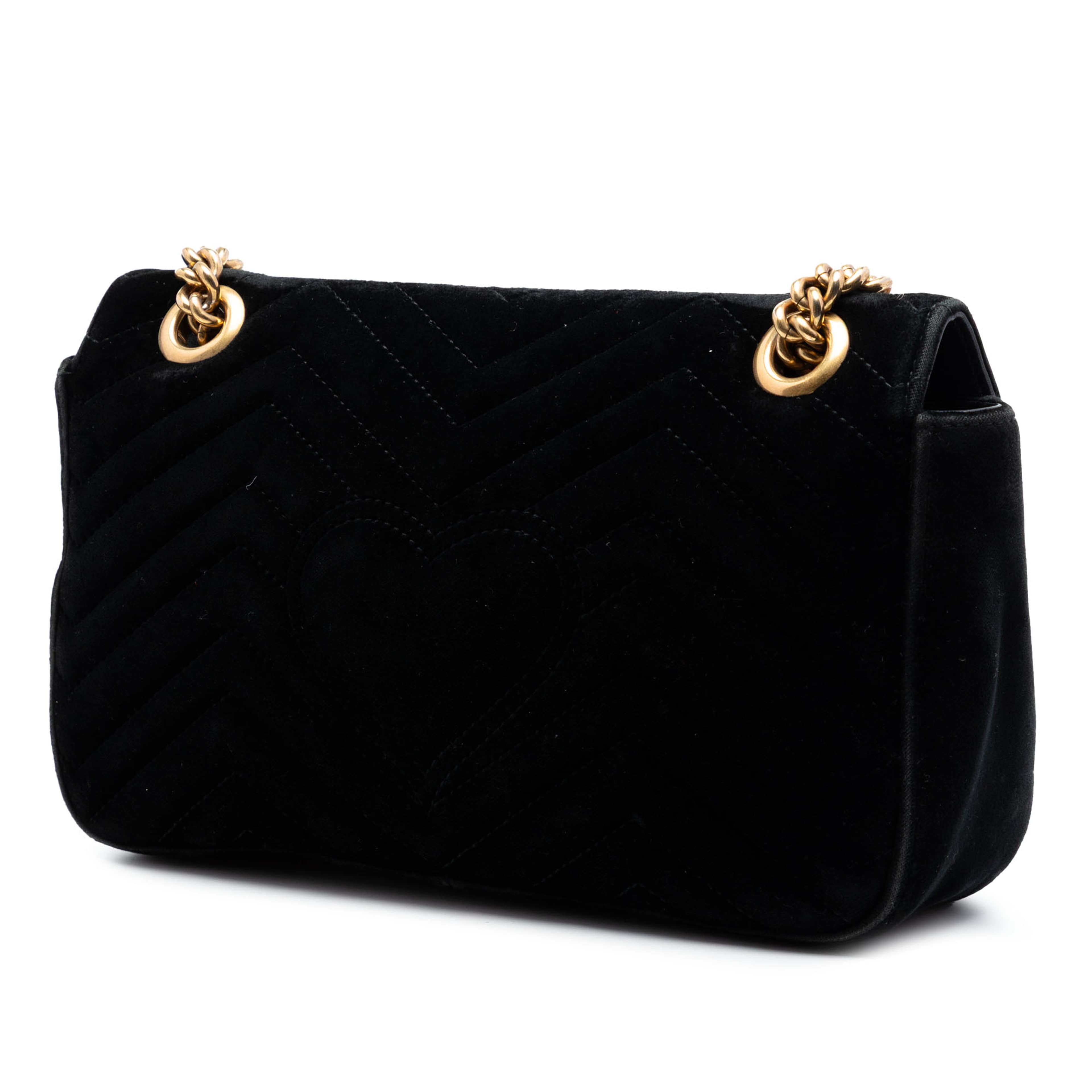 Gucci Medium Gg Marmont Matelasse Velvet Shoulder Bag, från Luxclusif, i färgen svart. Klicka för att öppna bilden i stort format