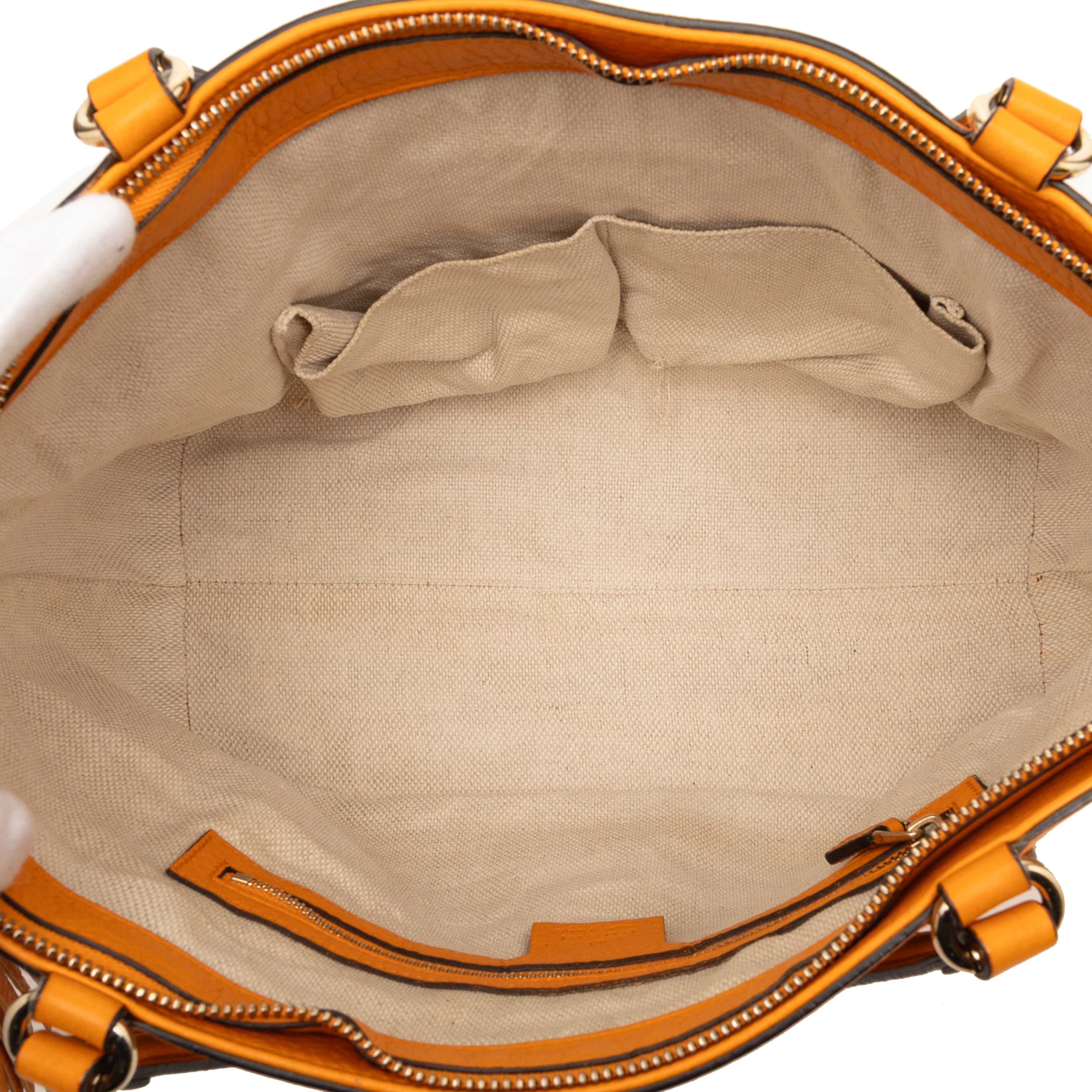 Gucci Small Calfskin Soho Cellarius Satchel, från Luxclusif, i färgen yellow. Klicka för att öppna bilden i stort format