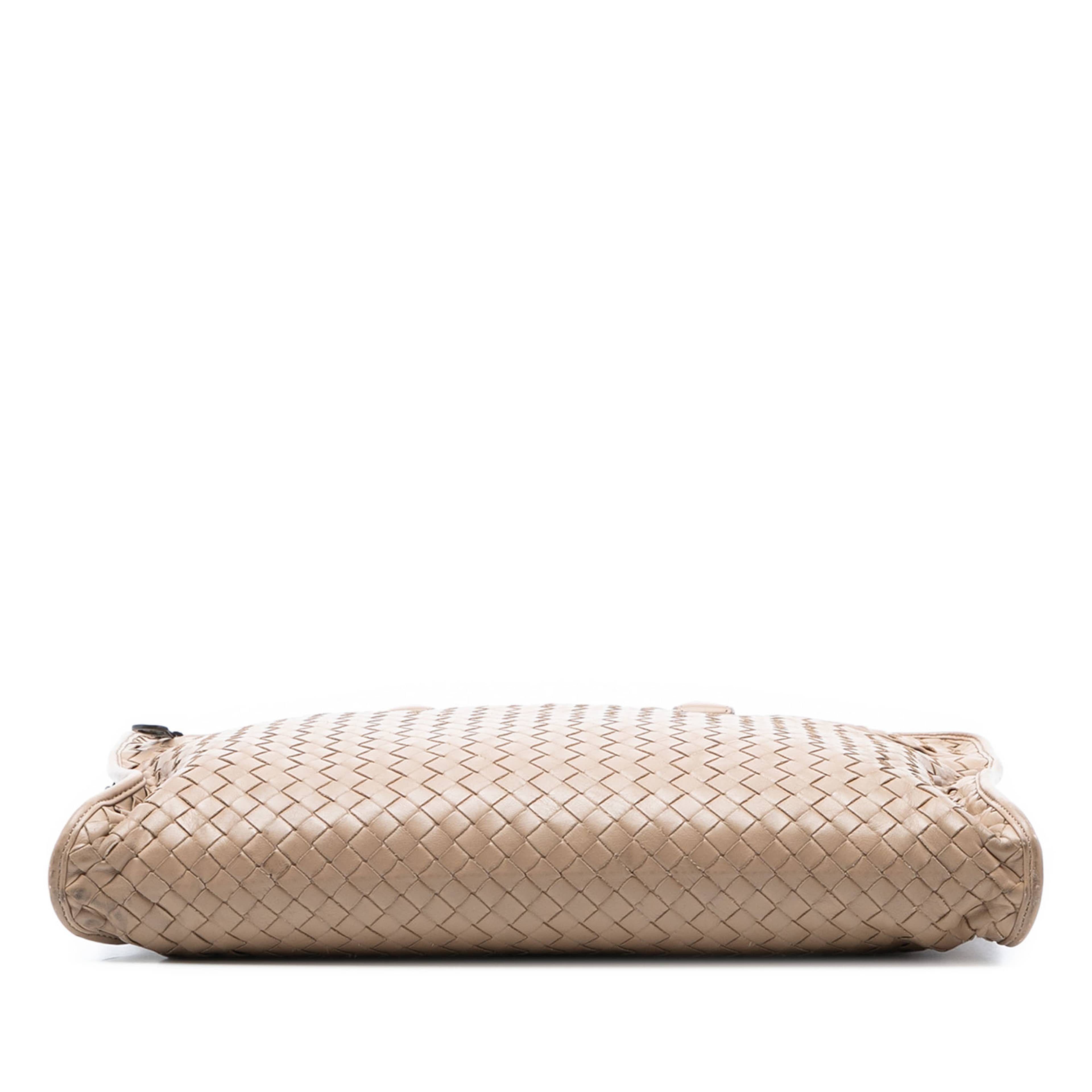 Bottega Veneta Nappa Intrecciato Business Bag, från Luxclusif, i färgen brun. Klicka för att öppna bilden i stort format