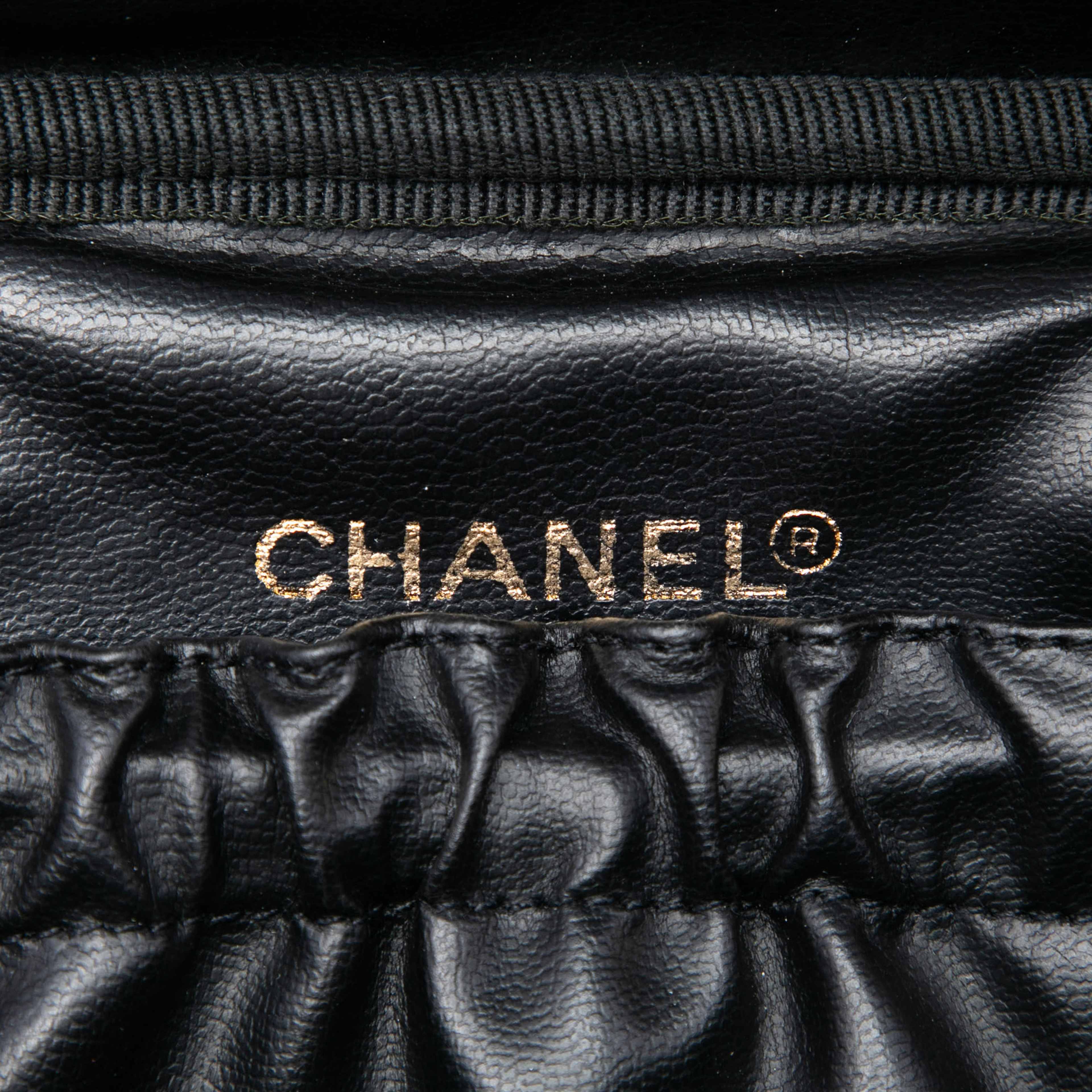 Chanel Cc Caviar Vanity Bag, från Luxclusif, i färgen black. Klicka för att öppna bilden i stort format
