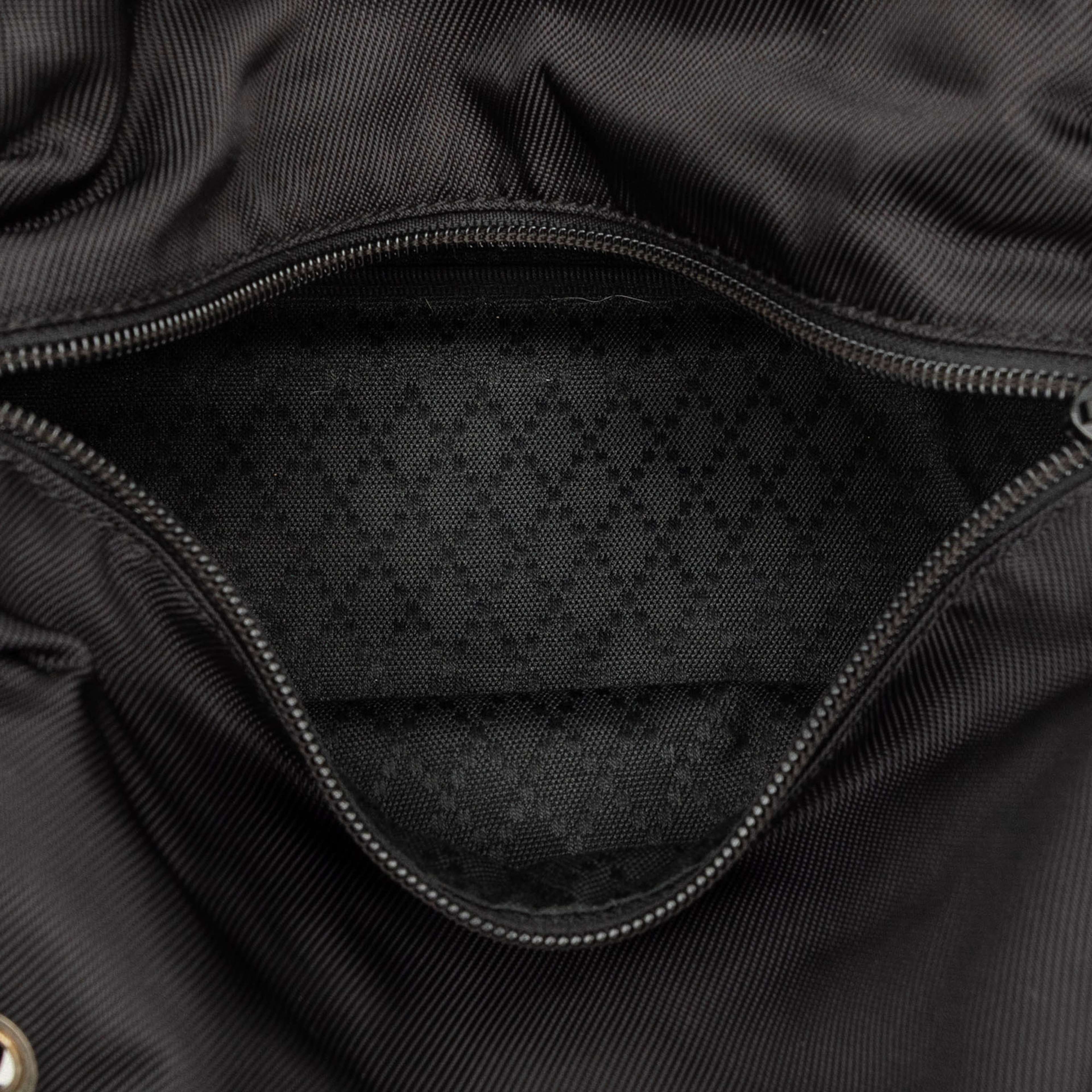 Gucci Nylon Bamboo Handbag, från Luxclusif, i färgen svart. Klicka för att öppna bilden i stort format