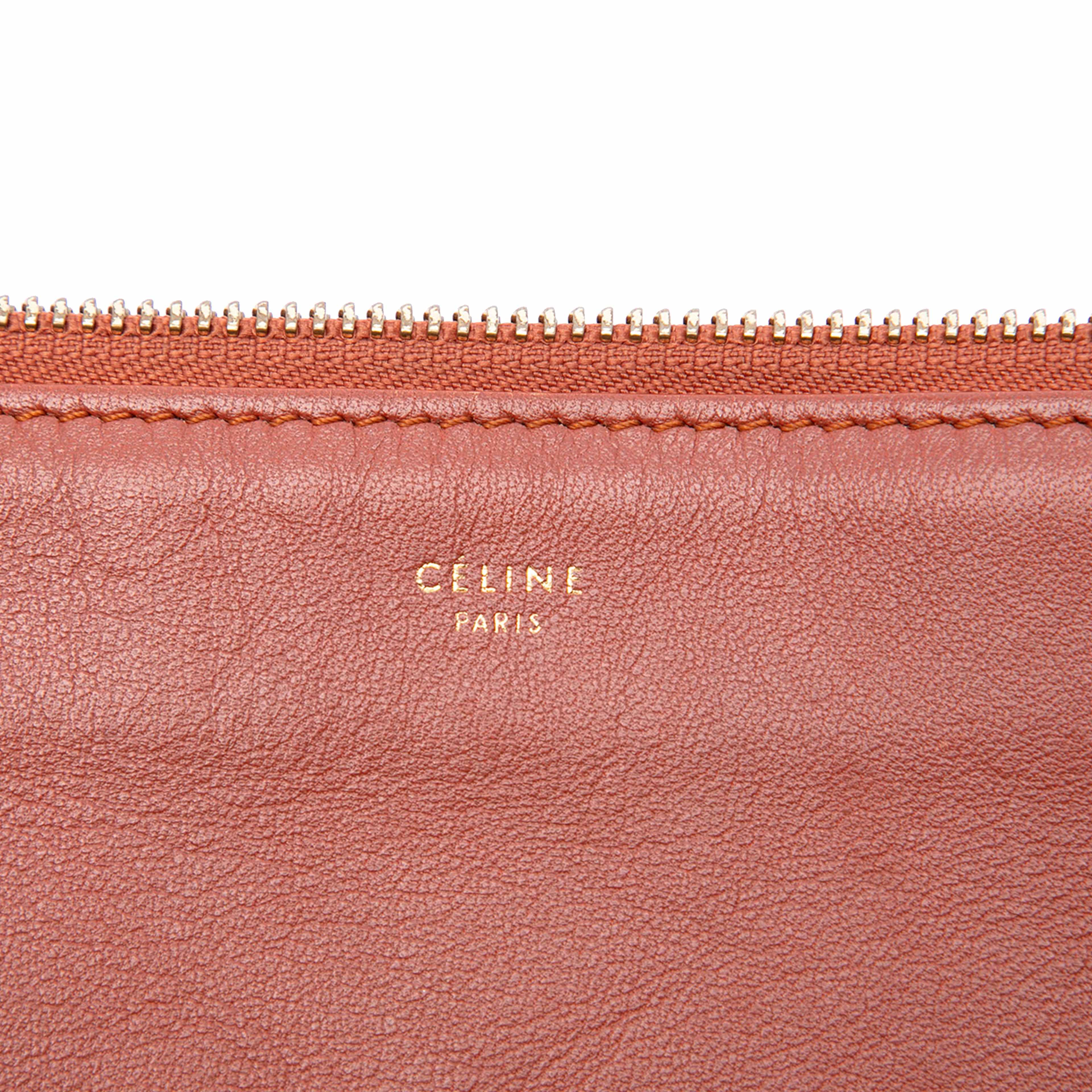 Celine Large Lambskin Trio Crossbody, från Luxclusif, i färgen röd. Klicka för att öppna bilden i stort format
