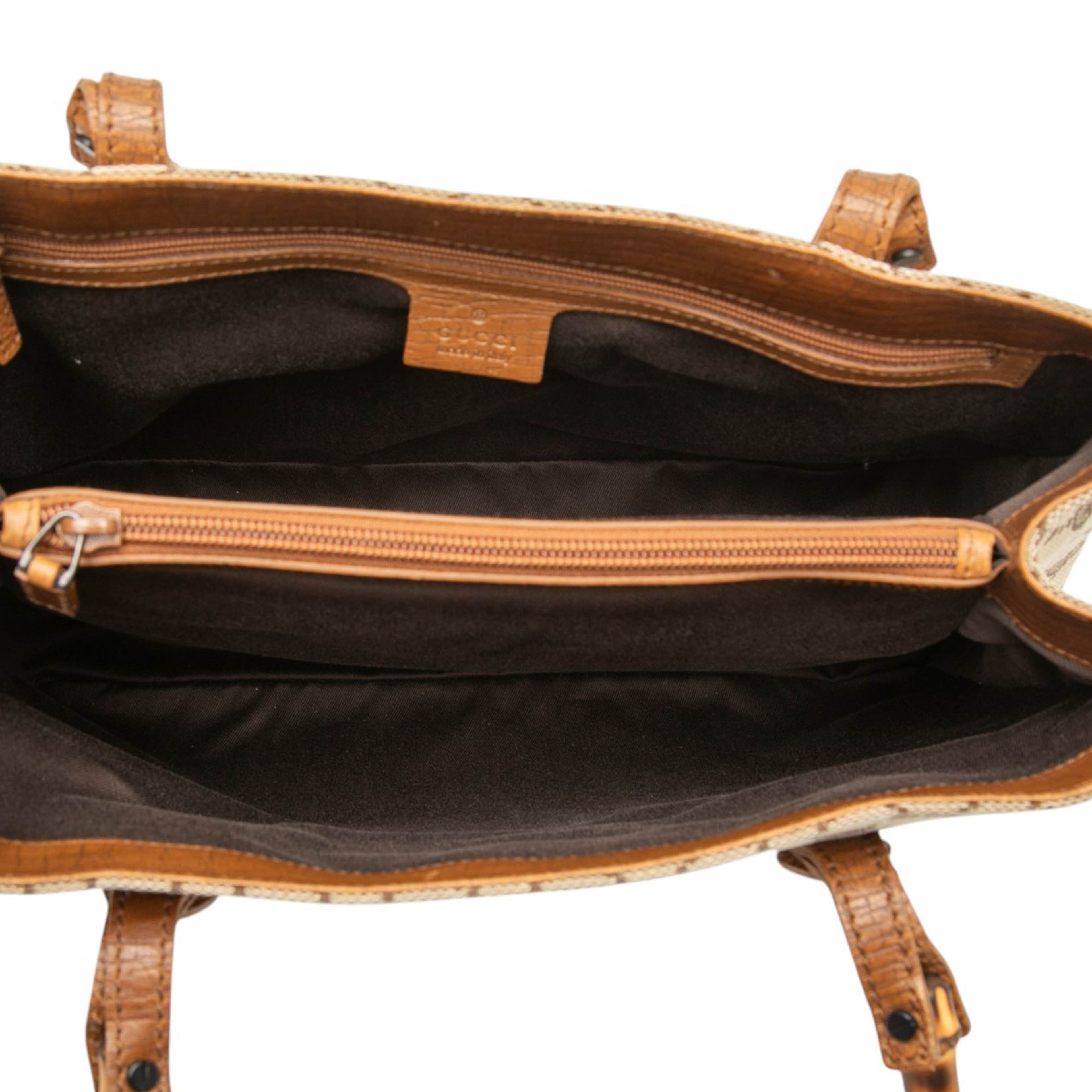 Gucci Gg Canvas Bamboo Tote, från Luxclusif, i färgen beige. Klicka för att öppna bilden i stort format