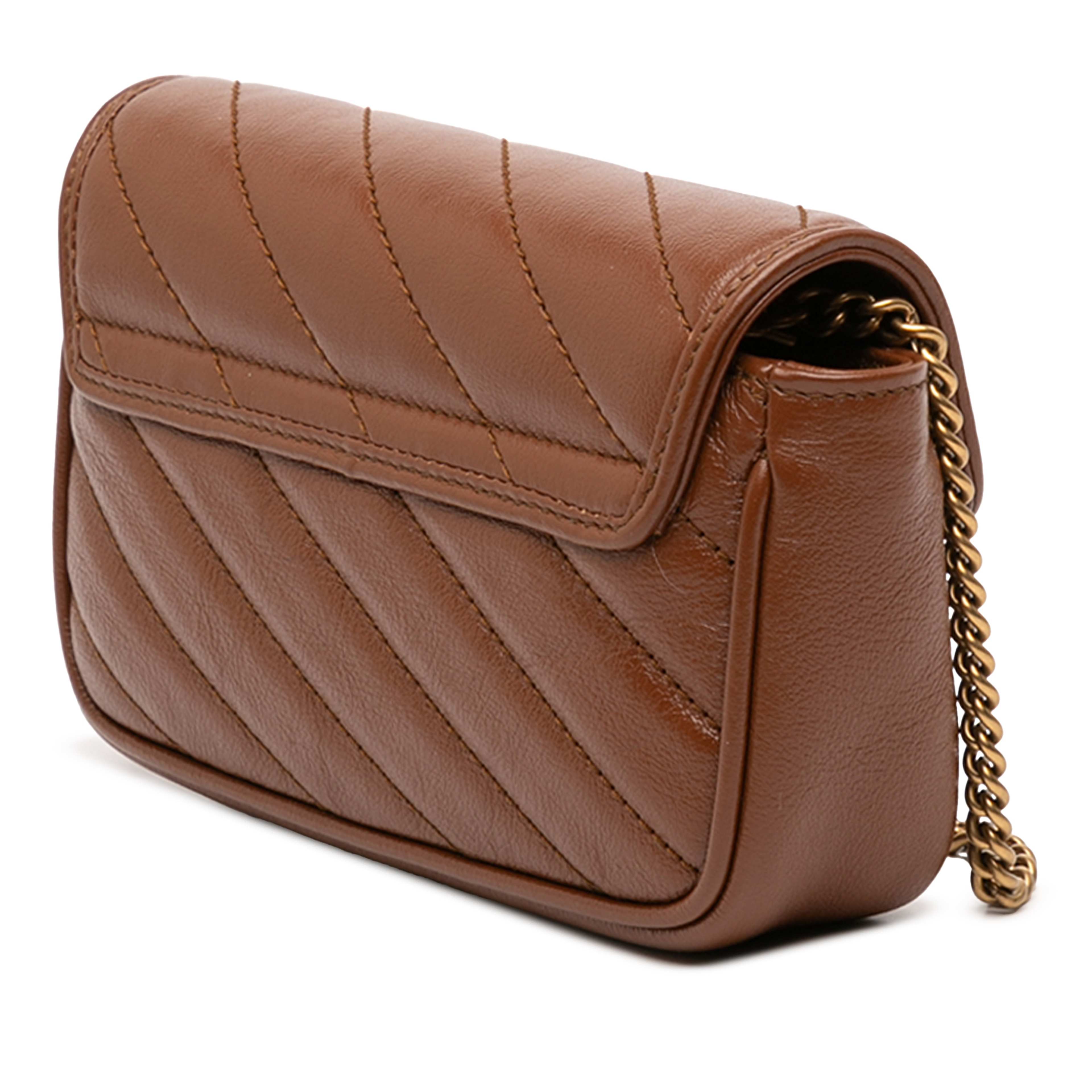 Gucci Mini Gg Marmont Matelasse Diagonal Leather Flap Crossbody, från Luxclusif, i färgen brown. Klicka för att öppna bilden i stort format