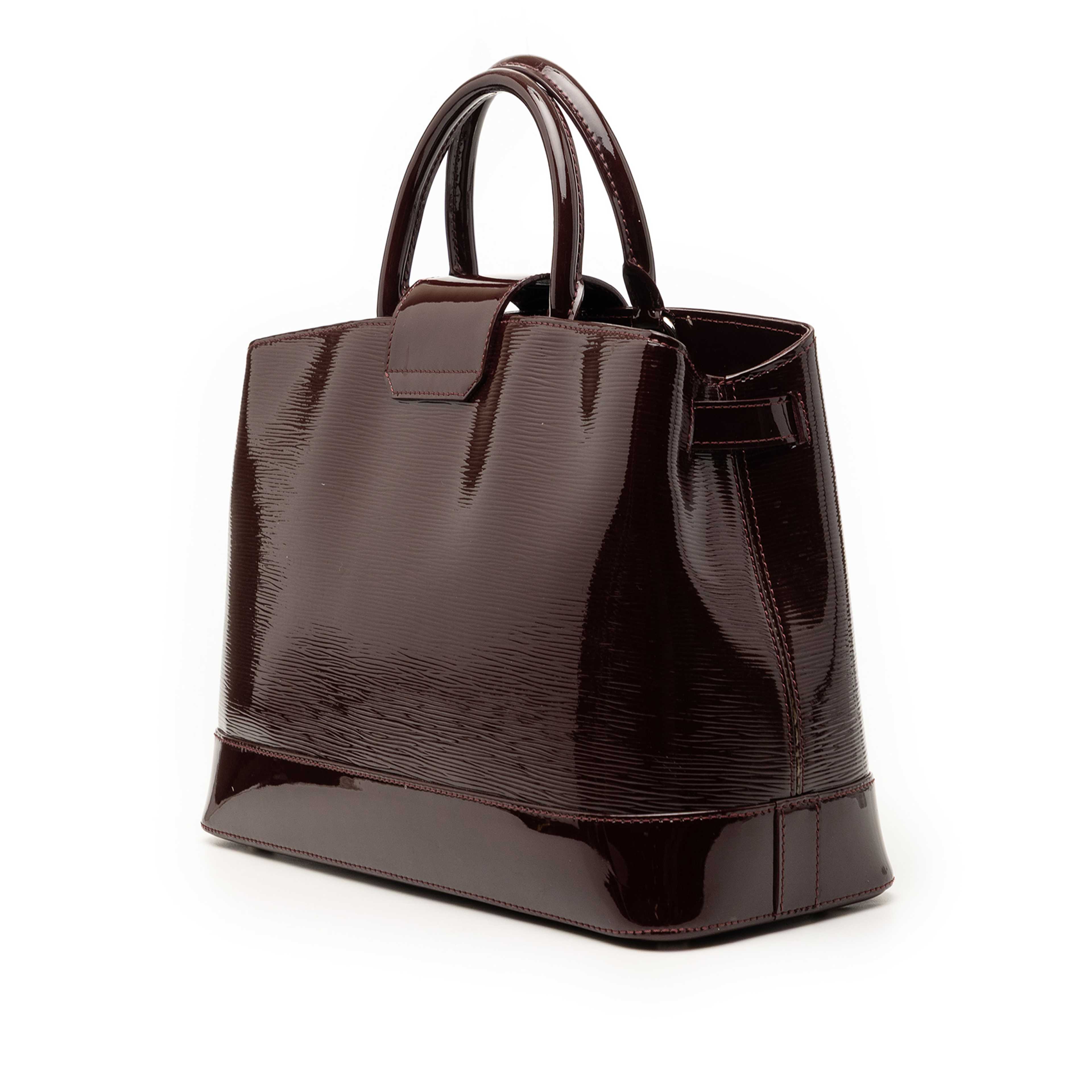 Louis Vuitton Electric Epi Mirabeau Gm, från Luxclusif, i färgen purpur. Klicka för att öppna bilden i stort format