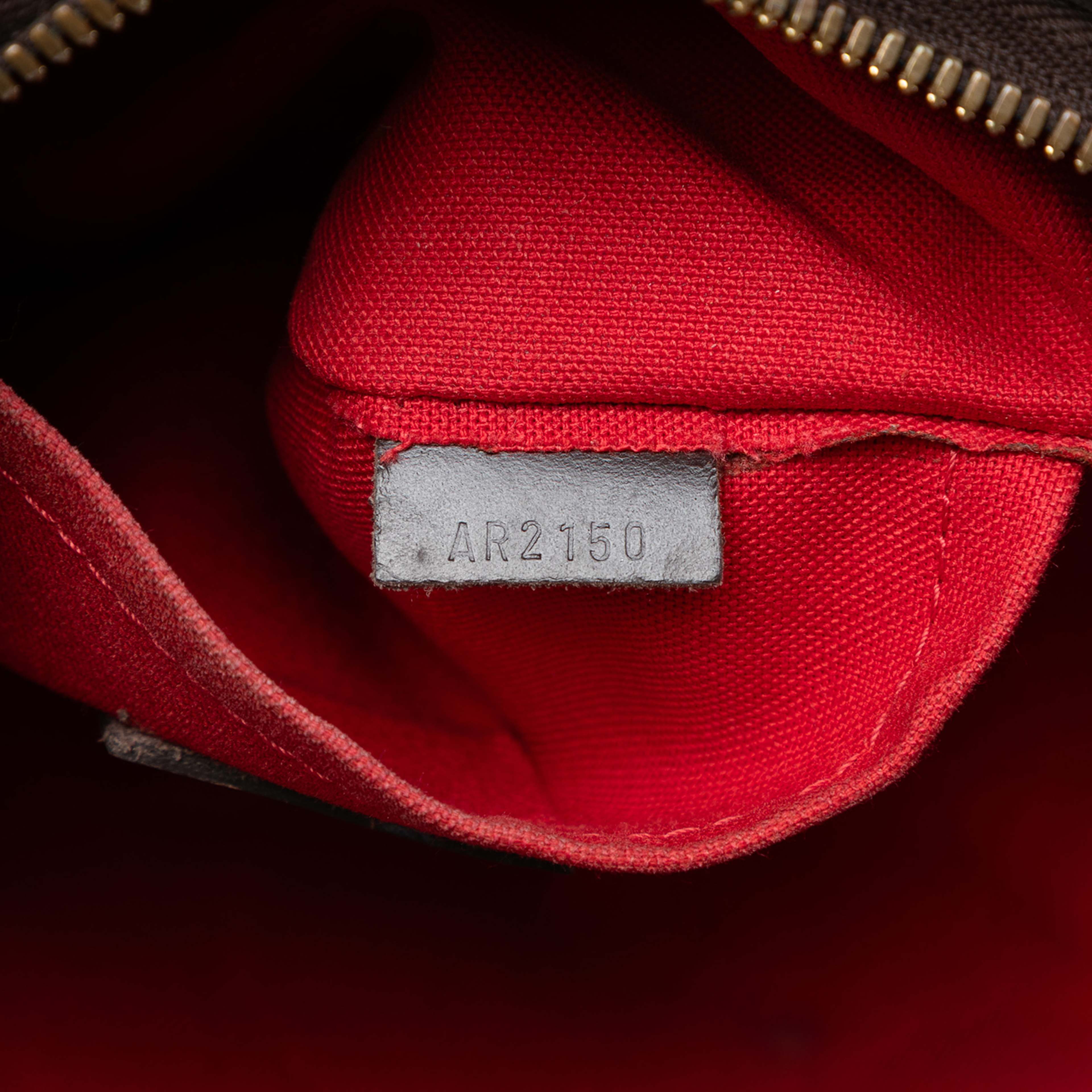 Louis Vuitton Damier Ebene Thames Pm, från Luxclusif, i färgen brown. Klicka för att öppna bilden i stort format