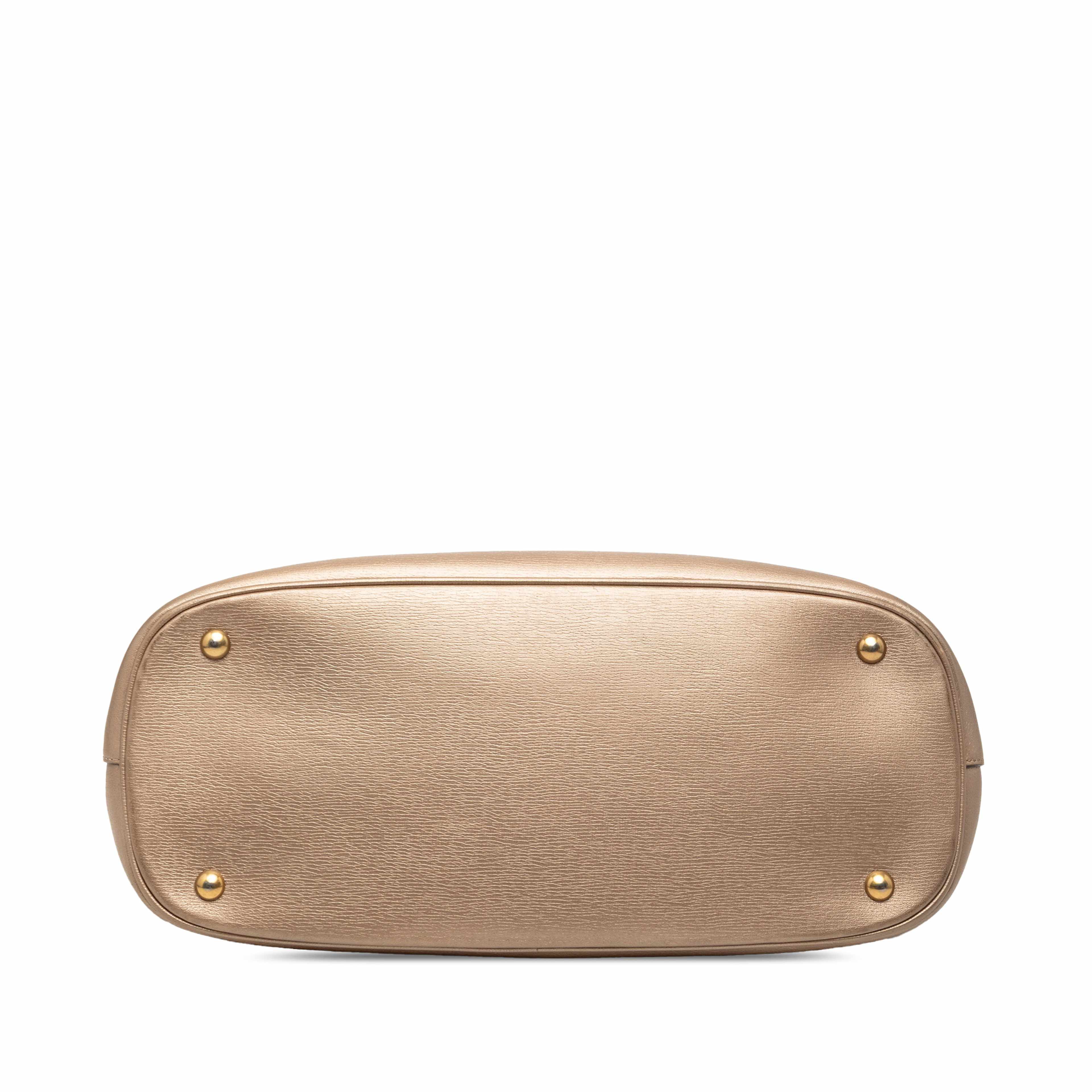 Gucci Leather Bright Bit Satchel, från Luxclusif, i färgen guld. Klicka för att öppna bilden i stort format