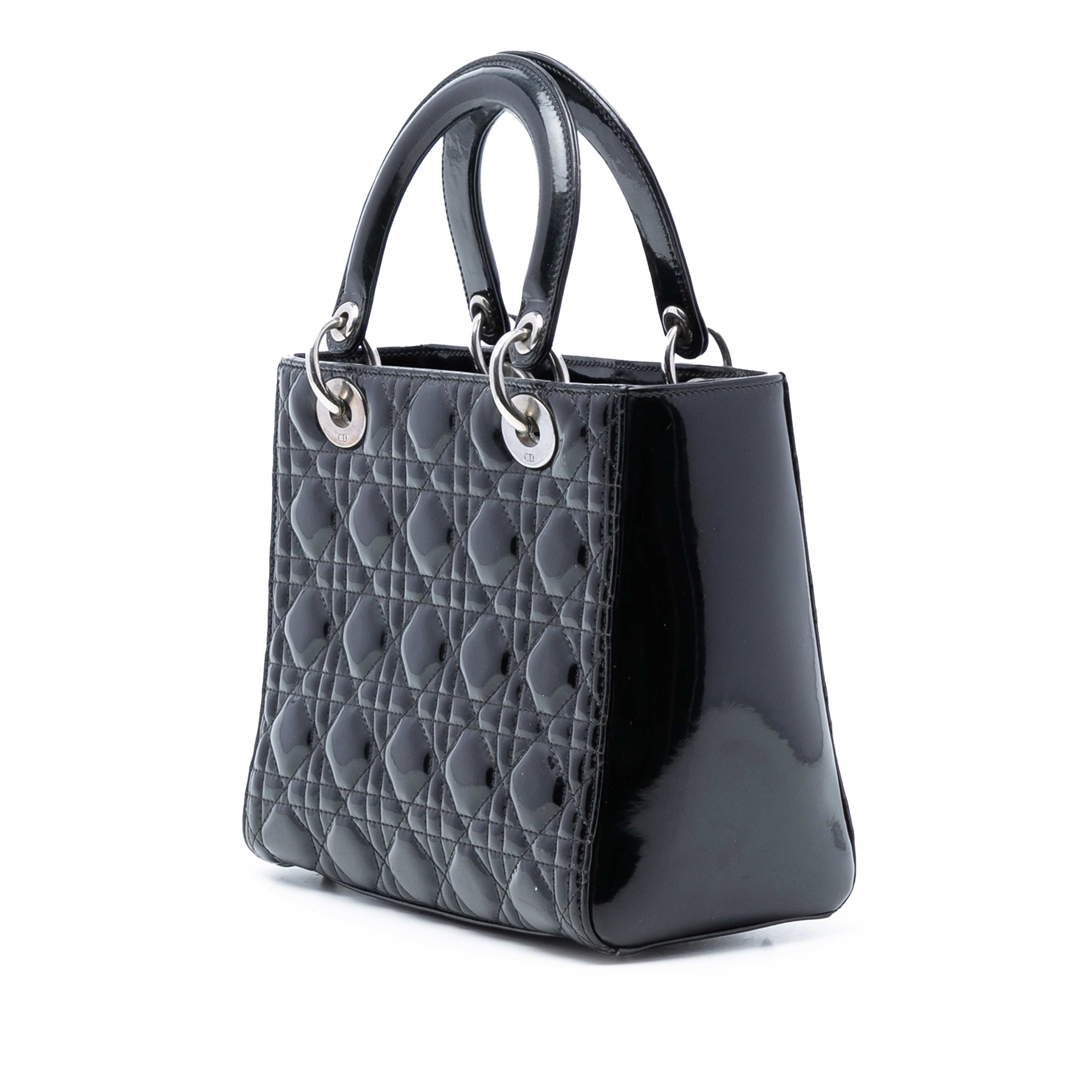 Dior Medium Patent Cannage Lady Dior, från Luxclusif, i färgen black. Klicka för att öppna bilden i stort format