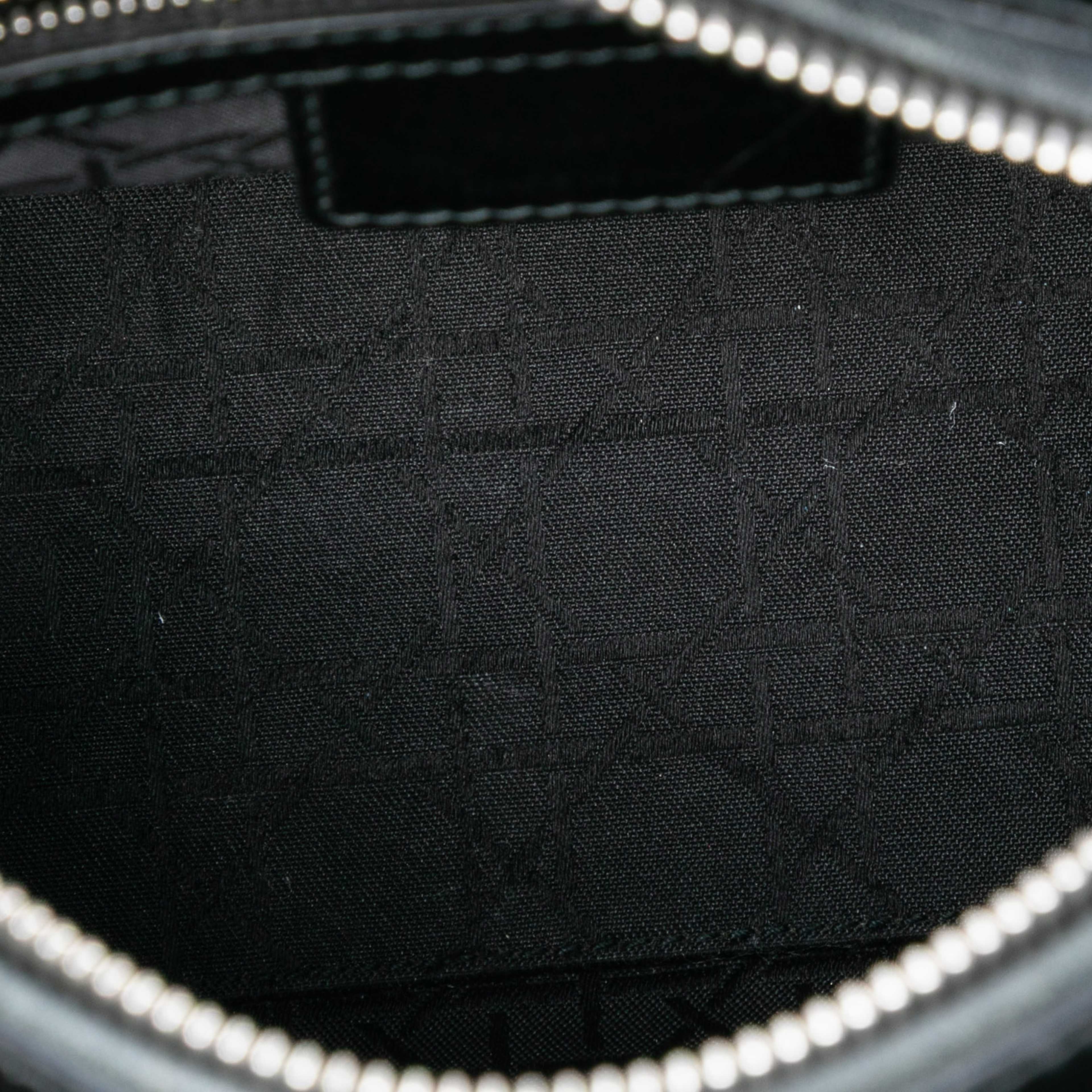 Dior Medium Patent Cannage Lady Dior, från Luxclusif, i färgen black. Klicka för att öppna bilden i stort format