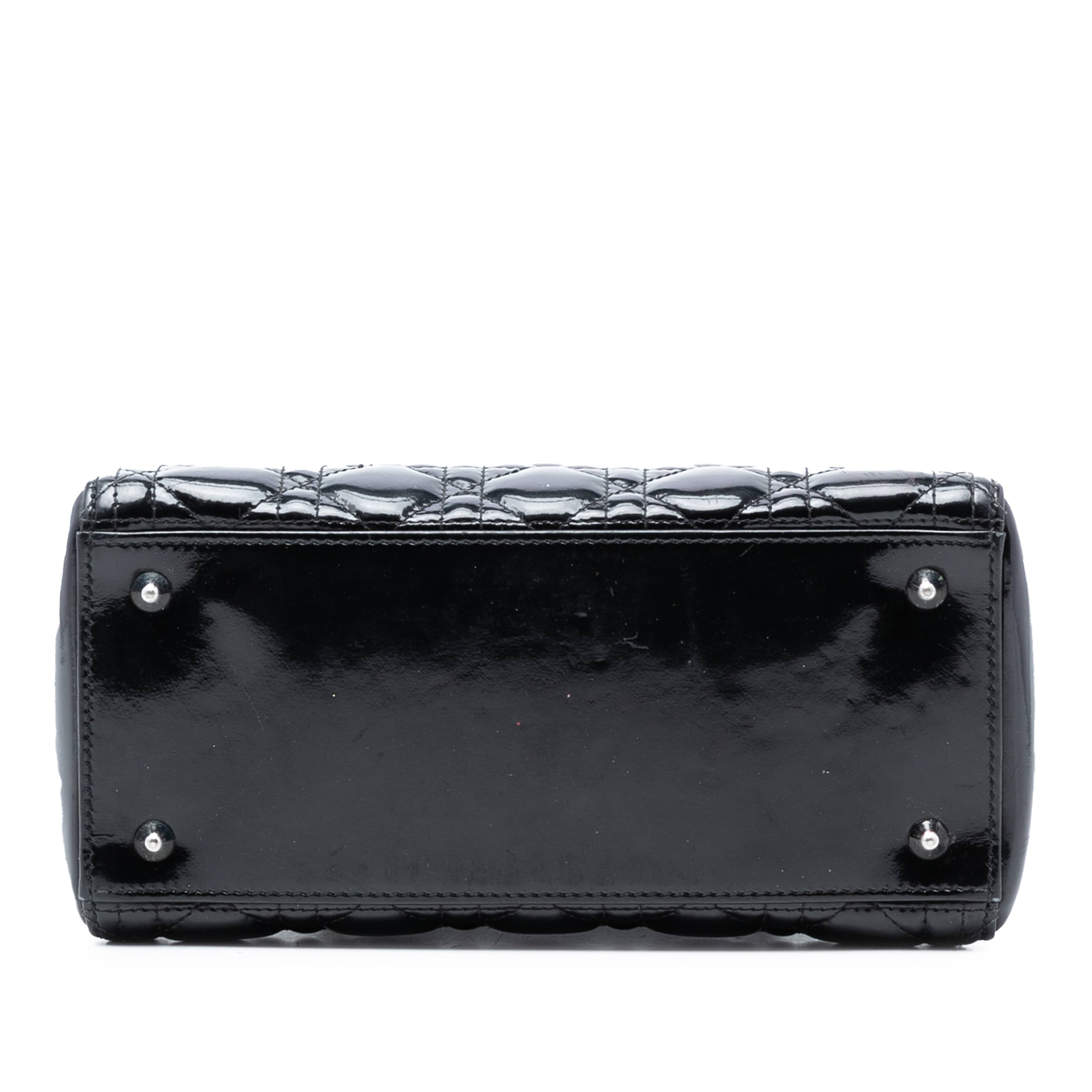 Dior Medium Patent Cannage Lady Dior, från Luxclusif, i färgen black. Klicka för att öppna bilden i stort format