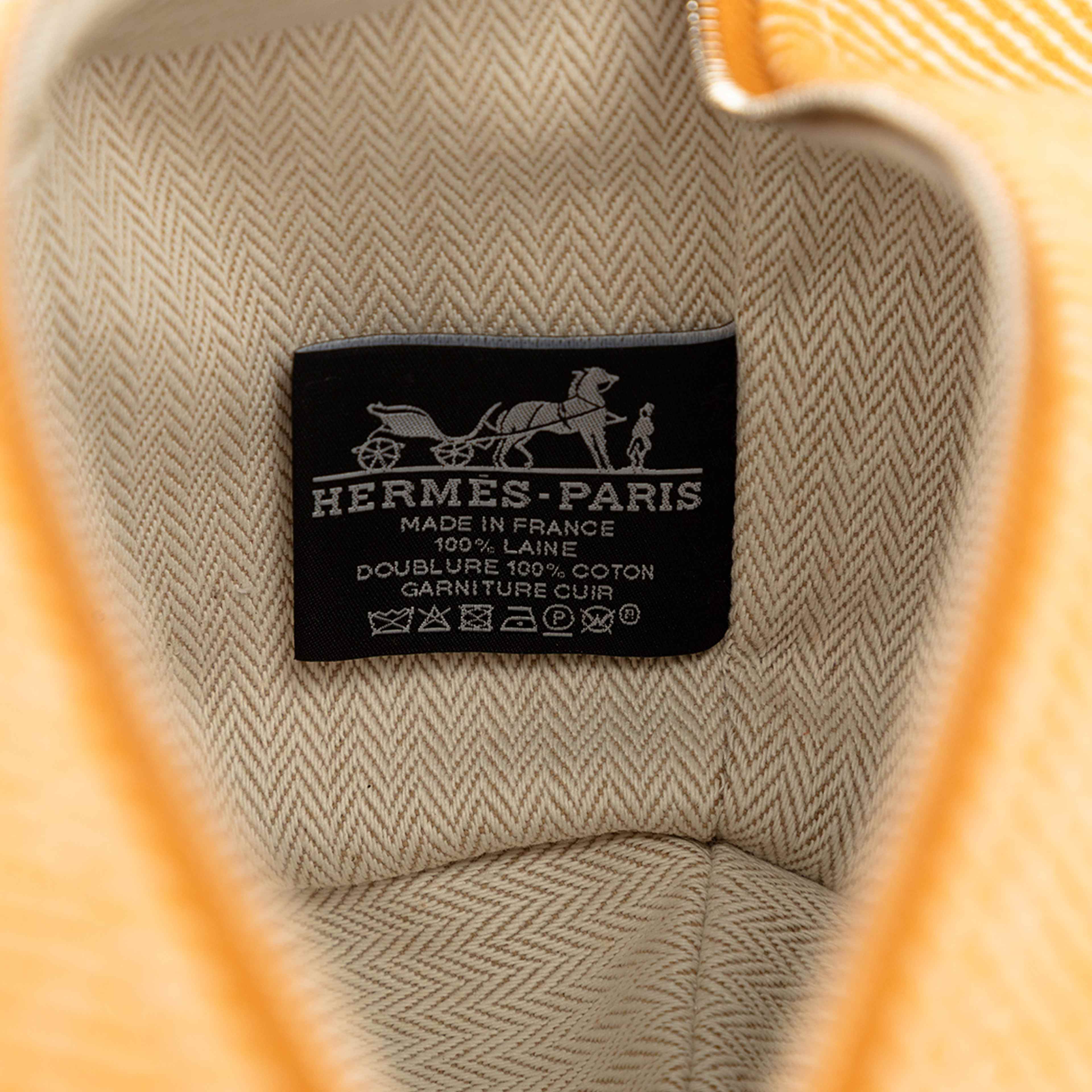 Hermès Small Wool Bride A Brac Au Carre Case, från Luxclusif, i färgen orange. Klicka för att öppna bilden i stort format