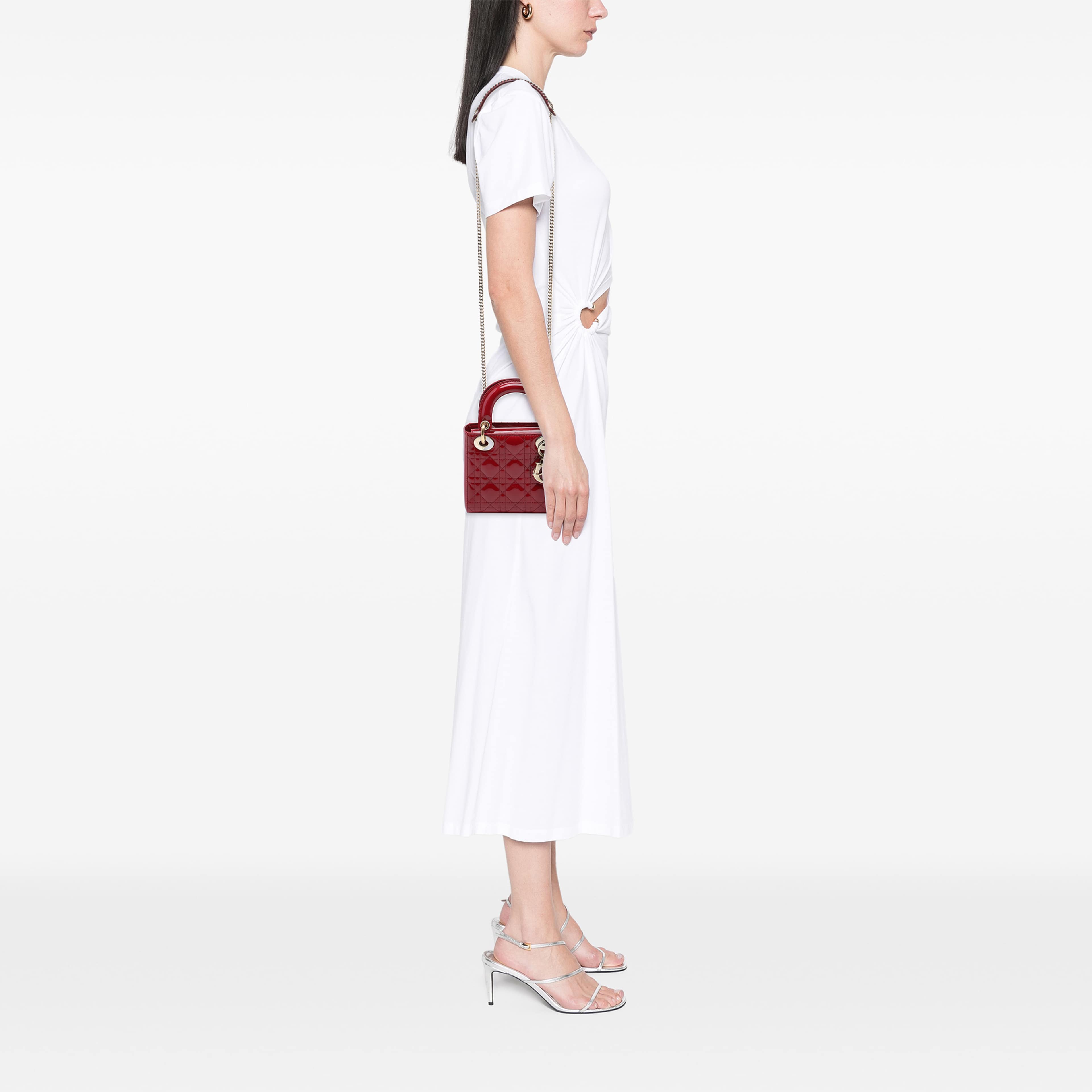 Dior Mini Patent Cannage Lady Dior, från Luxclusif, i färgen röd. Klicka för att öppna bilden i stort format