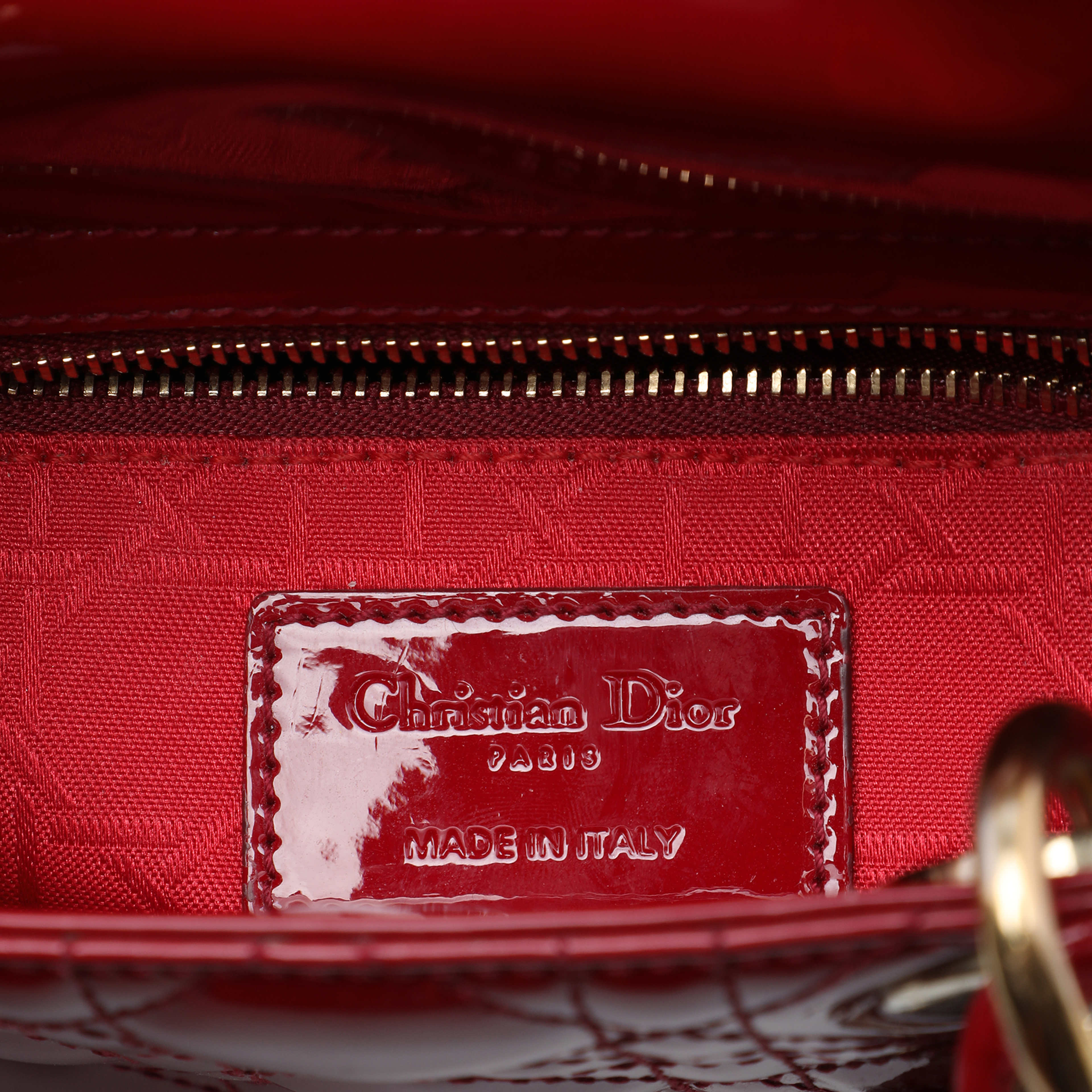 Dior Mini Patent Cannage Lady Dior, från Luxclusif, i färgen röd. Klicka för att öppna bilden i stort format