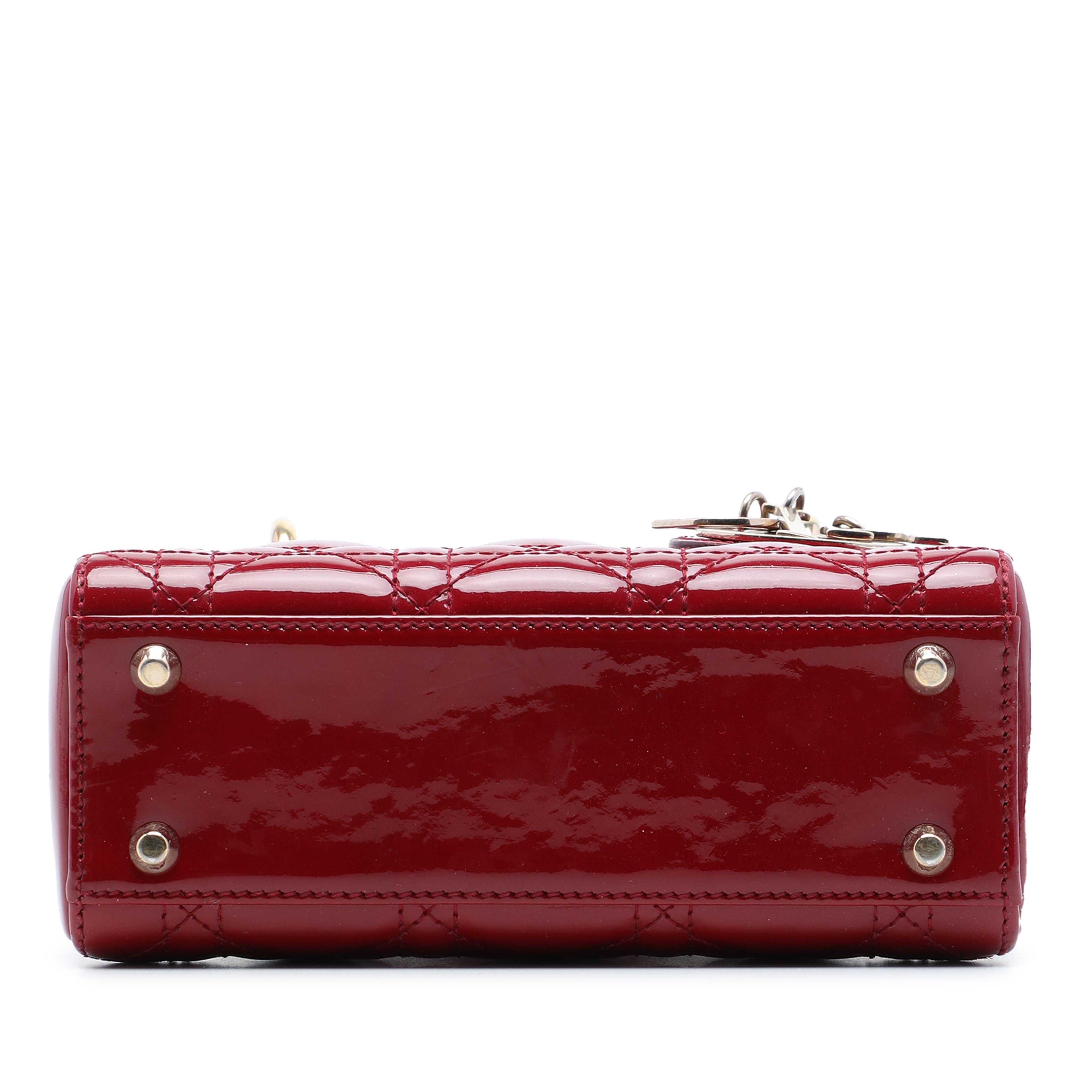 Dior Mini Patent Cannage Lady Dior, från Luxclusif, i färgen röd. Klicka för att öppna bilden i stort format