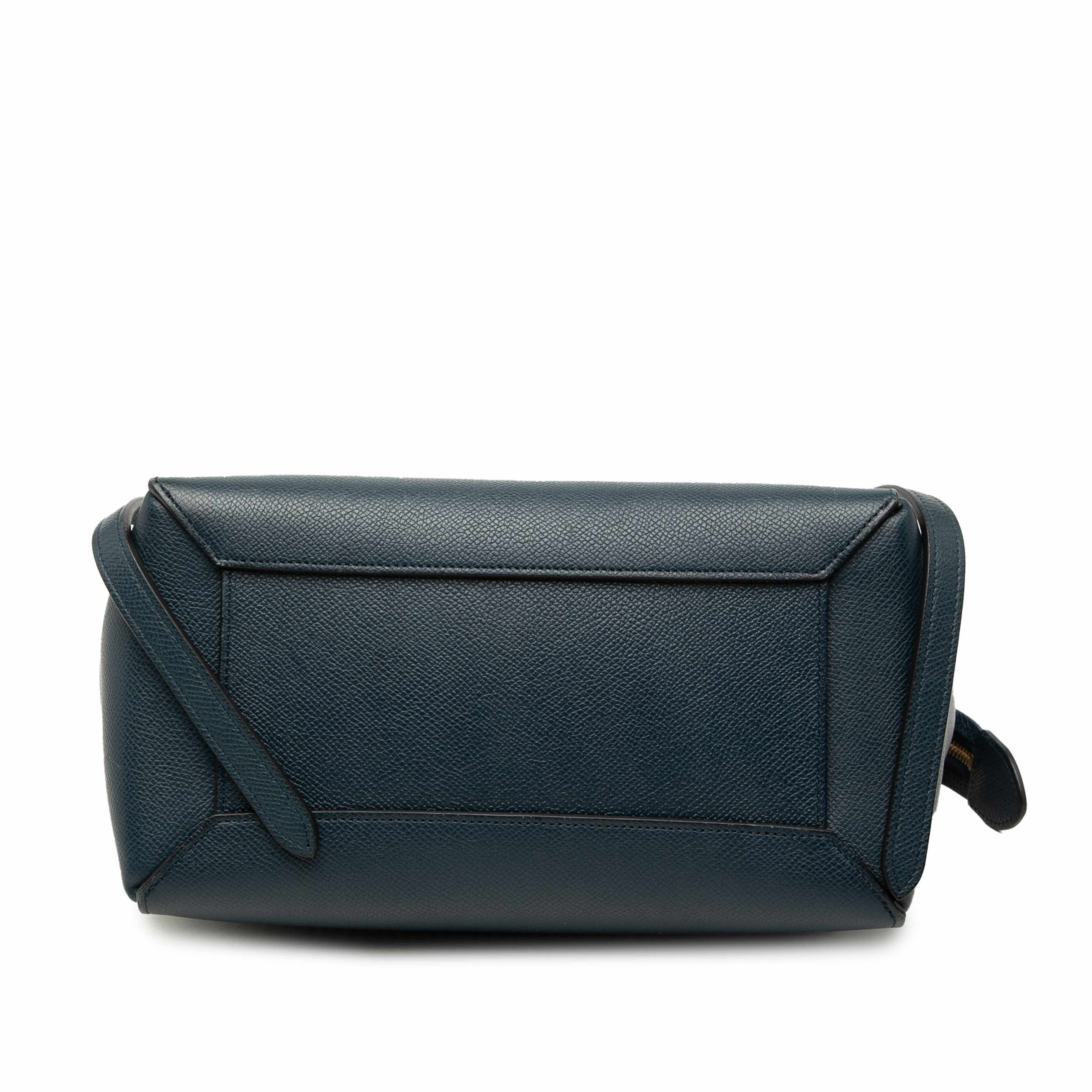 Celine Micro Grained Calfskin Belt Bag, från Luxclusif, i färgen blå. Klicka för att öppna bilden i stort format