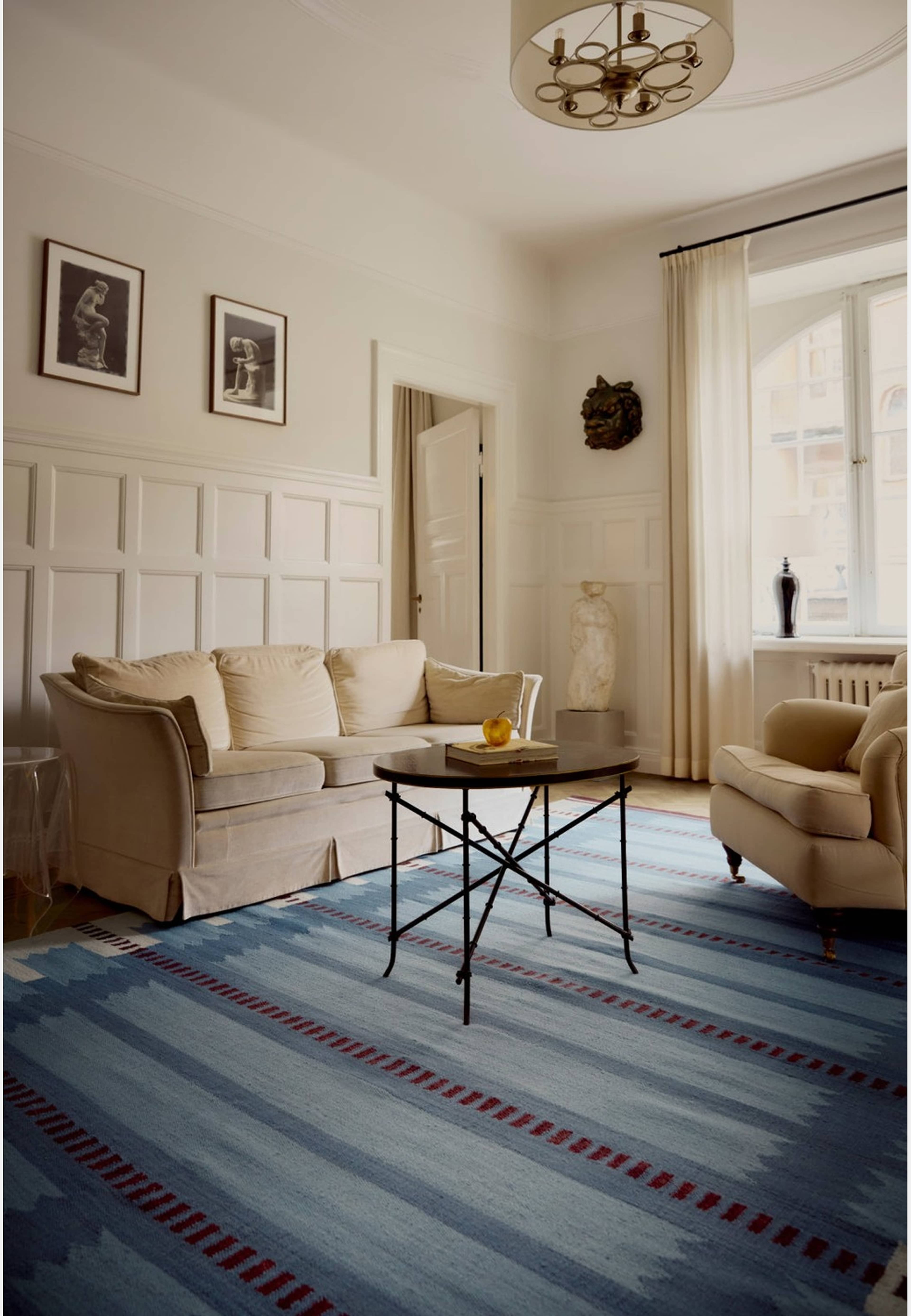 Röllakan Ullmatta 280x270 cm, från Layered, i färgen blå. Klicka för att öppna bilden i stort format