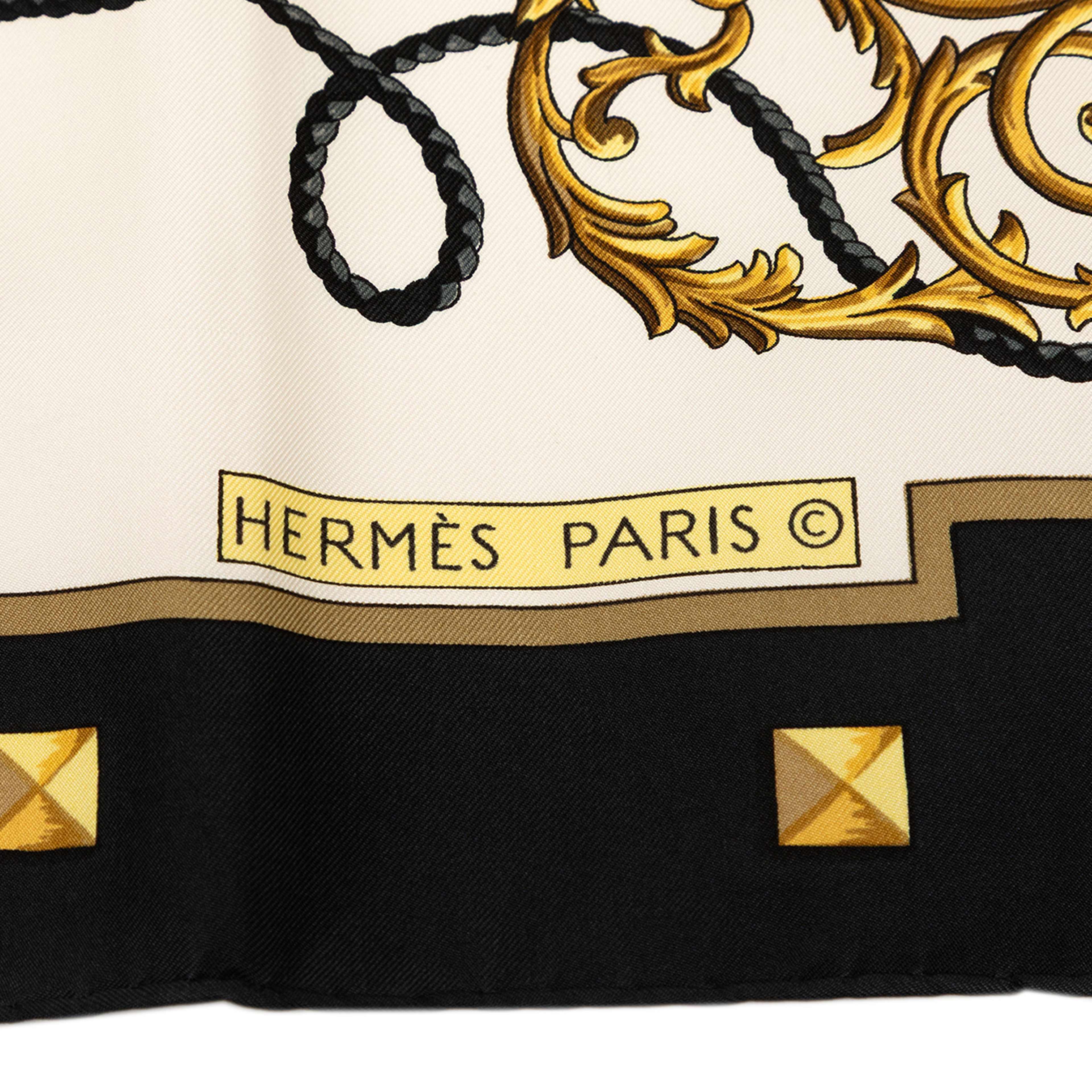 Hermès Les Cles Silk Scarf 90, från Luxclusif, i färgen svart. Klicka för att öppna bilden i stort format