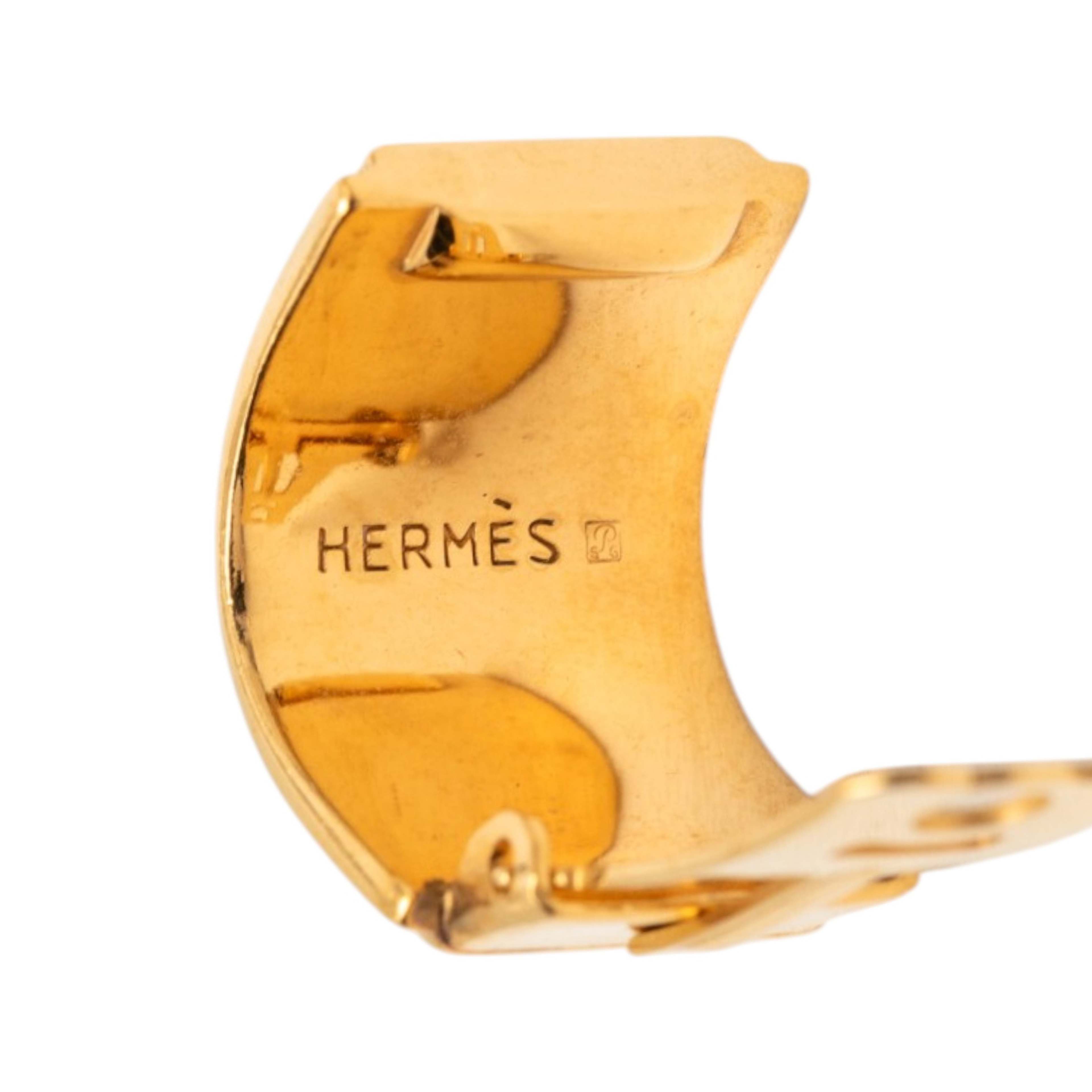 Hermès Enamel Rabbit Print Cloisonne Clip On Earrings, från Luxclusif, i färgen brun. Klicka för att öppna bilden i stort format