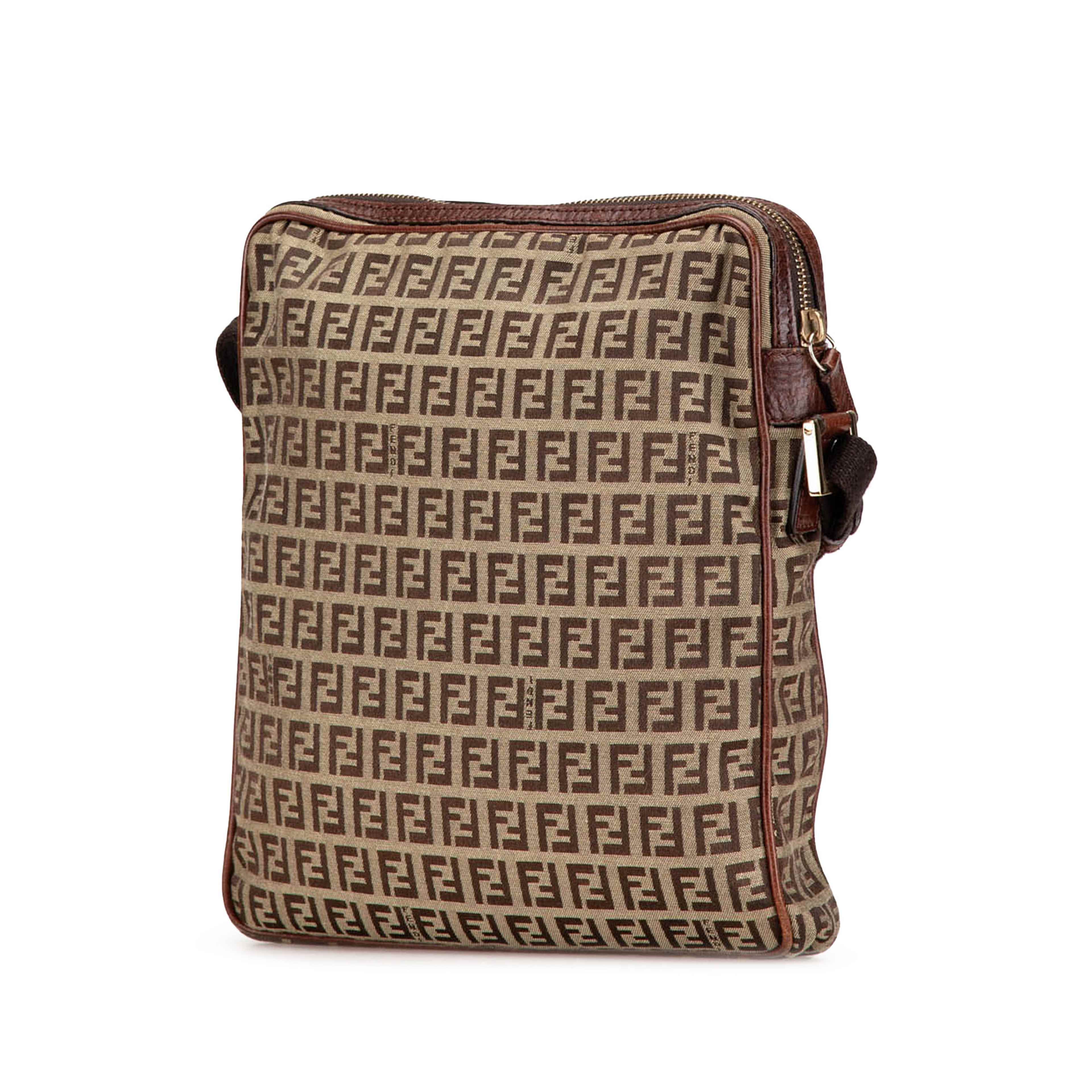 Fendi Zucchino Canvas Crossbody, från Luxclusif, i färgen beige. Klicka för att öppna bilden i stort format