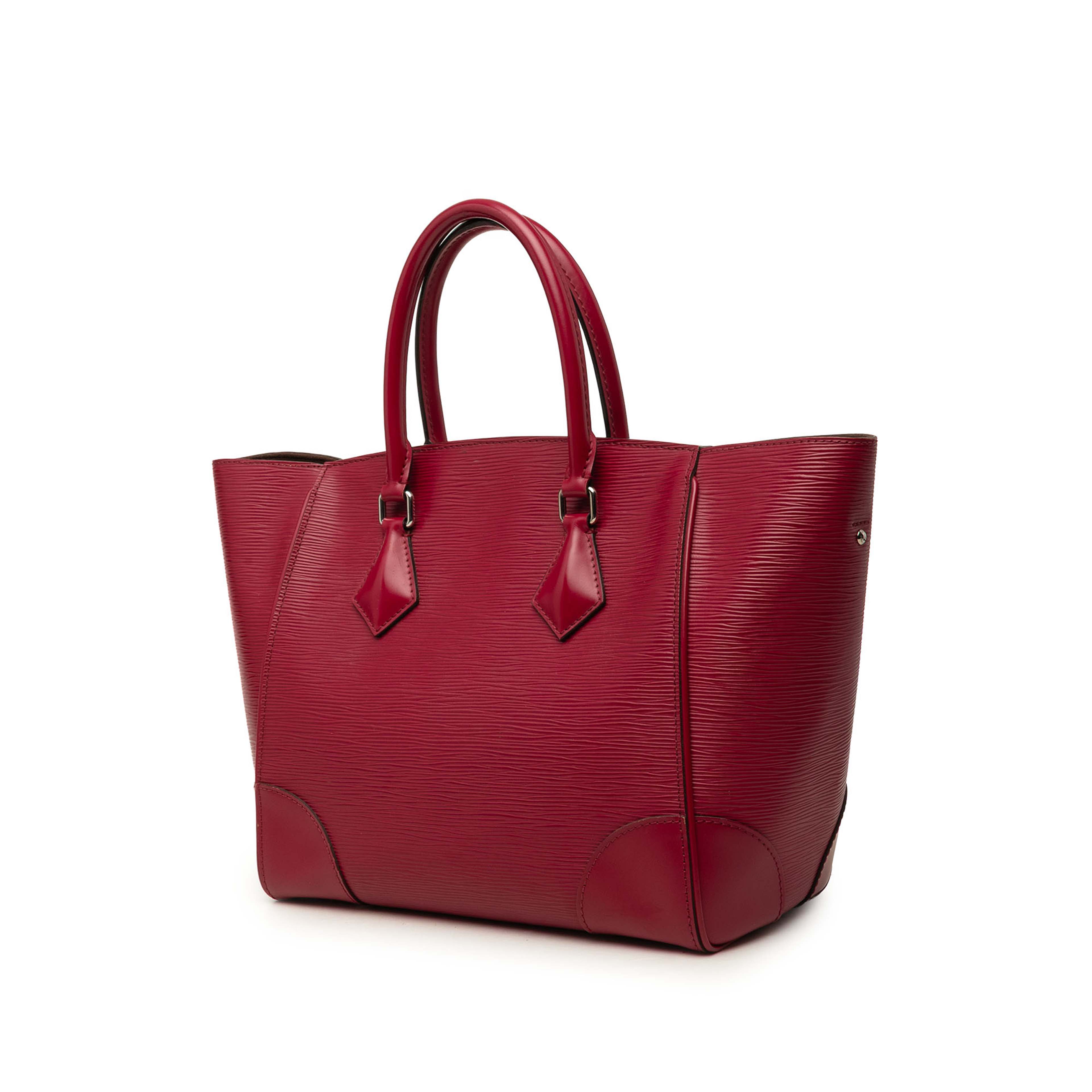 Louis Vuitton Epi Phenix Mm, från Luxclusif, i färgen rosa. Klicka för att öppna bilden i stort format