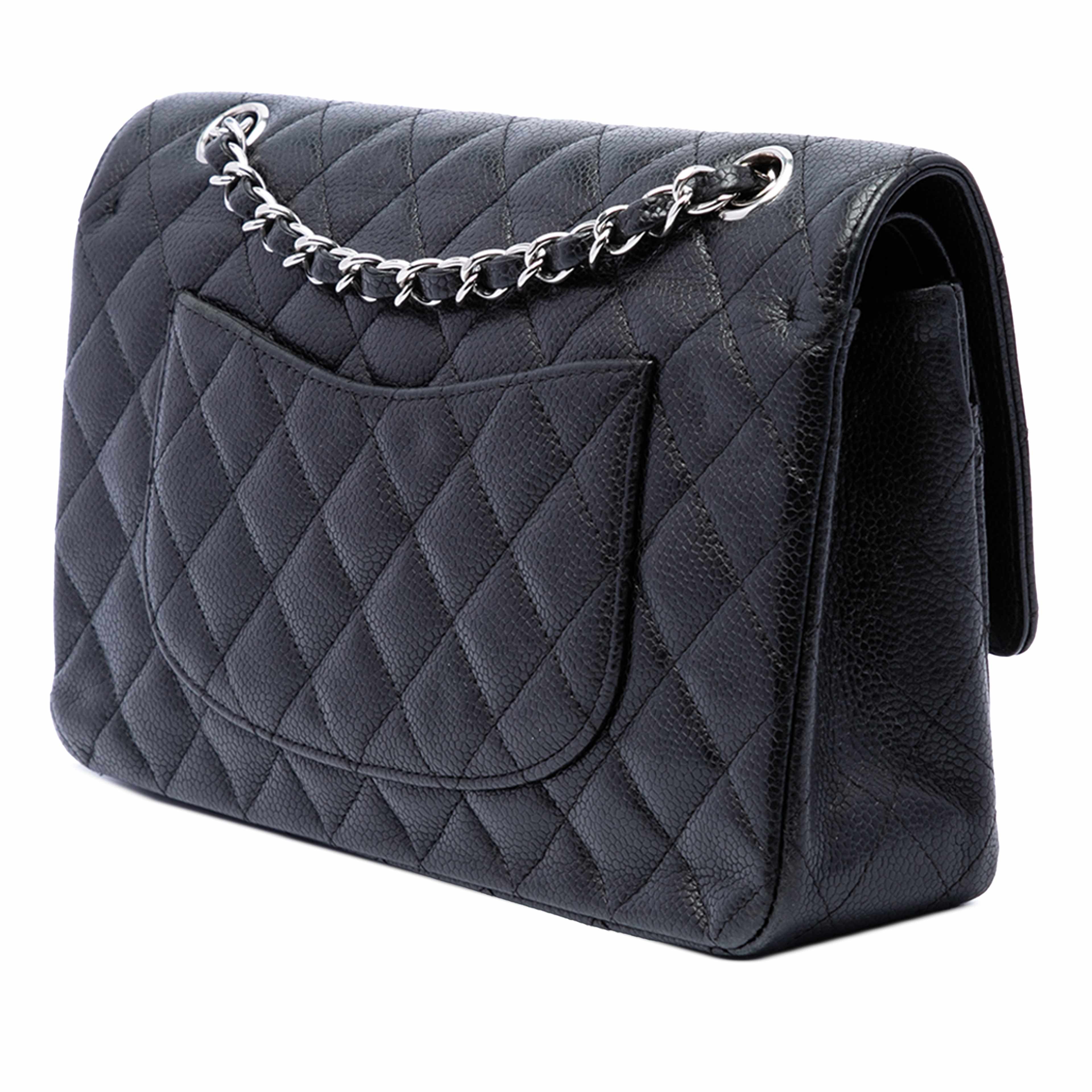 Chanel Medium Classic Caviar Double Flap, från Luxclusif, i färgen svart. Klicka för att öppna bilden i stort format