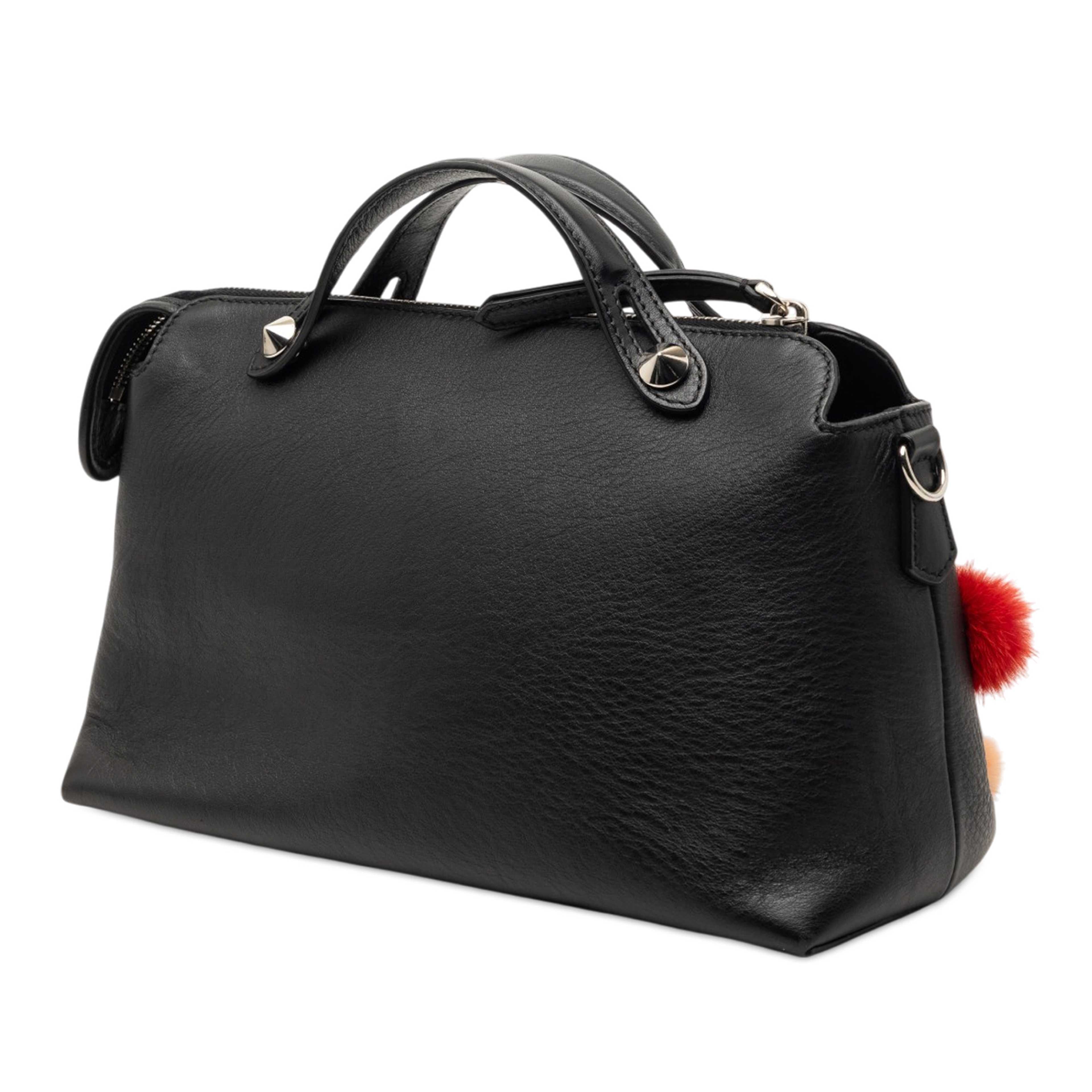 Fendi Medium Leather Pompom By The Way Satchel, från Luxclusif, i färgen svart. Klicka för att öppna bilden i stort format