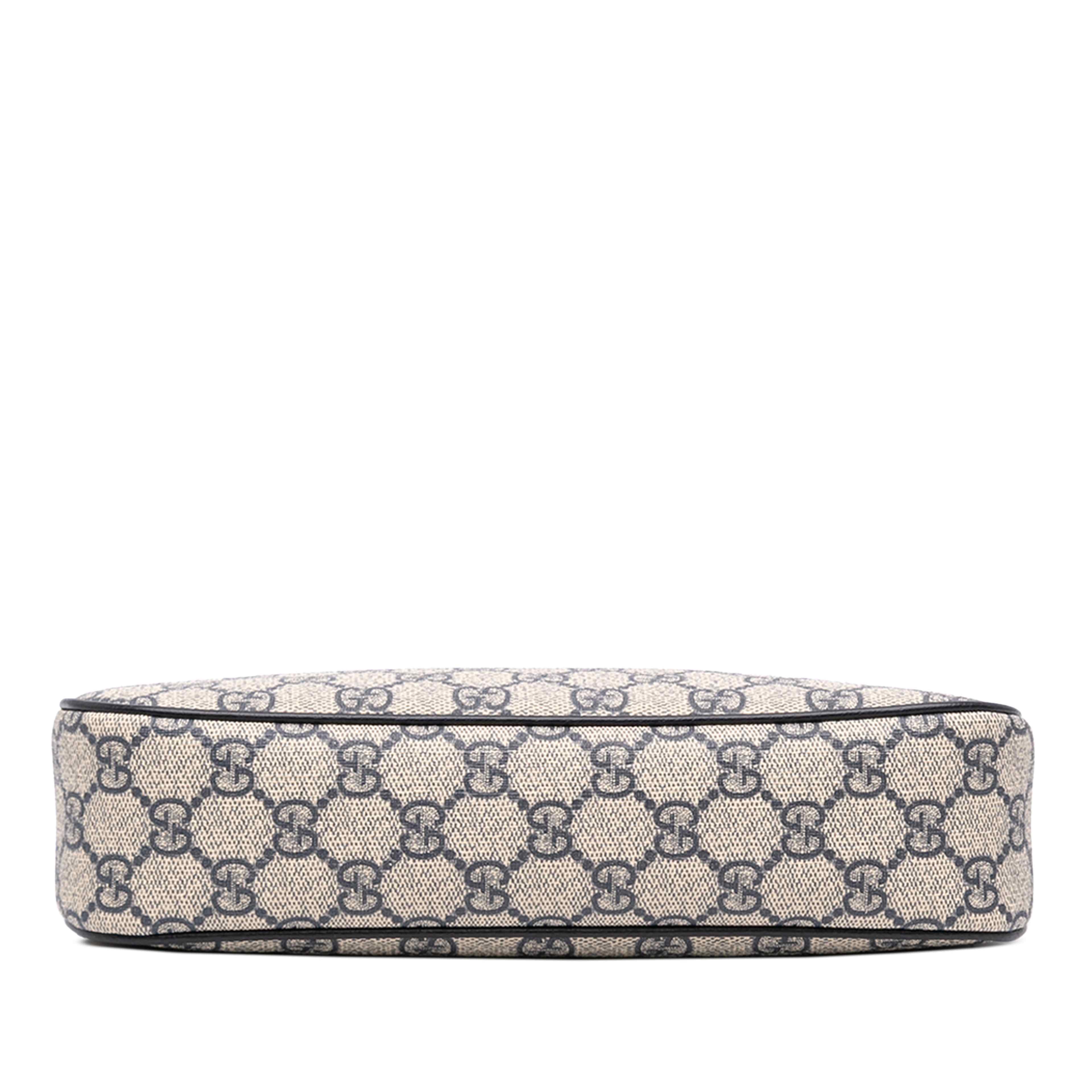Gucci Small Gg Supreme Web Ophidia Satchel, från Luxclusif, i färgen beige. Klicka för att öppna bilden i stort format