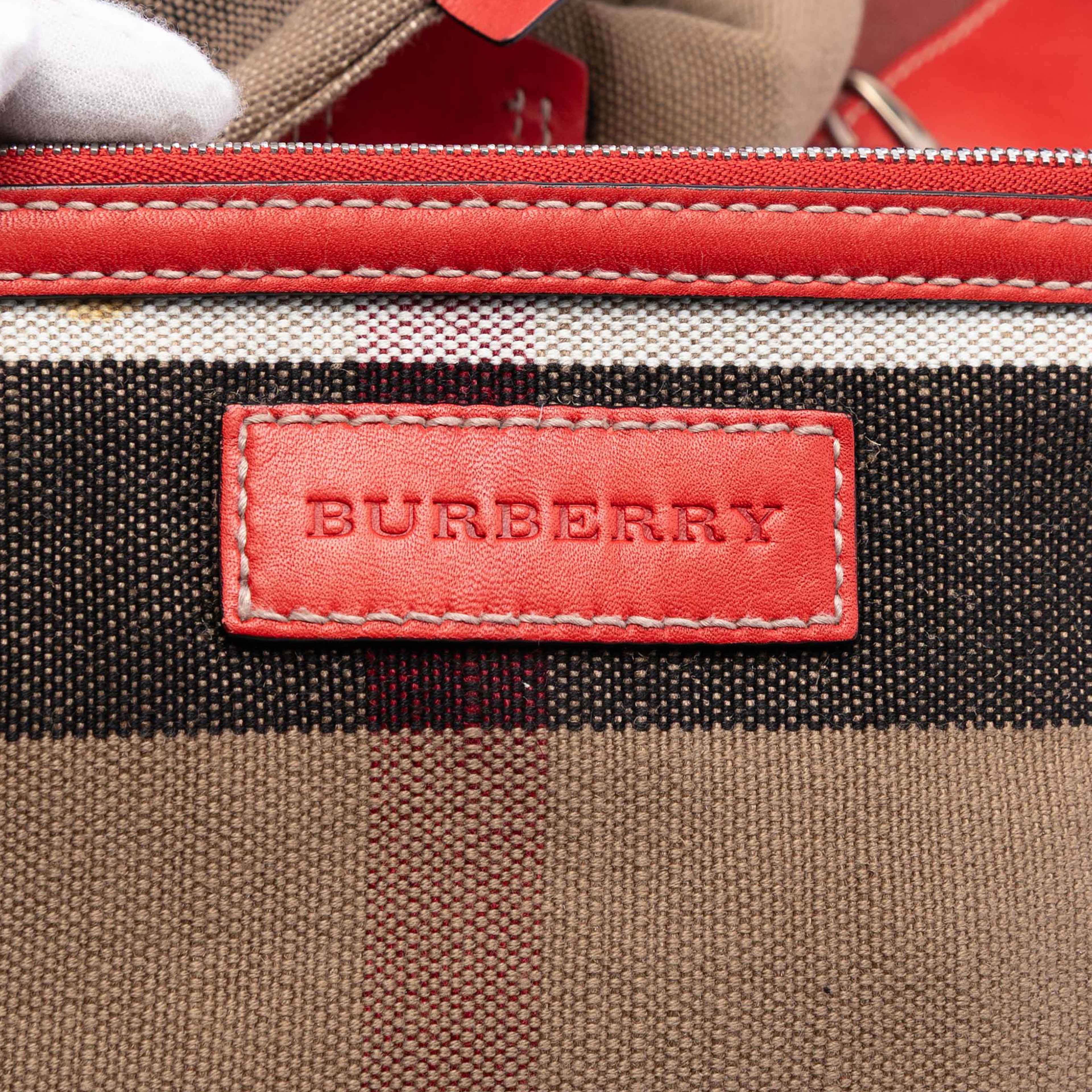 Burberry Mega Check Canvas Maidstone Tote, från Luxclusif, i färgen light brown. Klicka för att öppna bilden i stort format