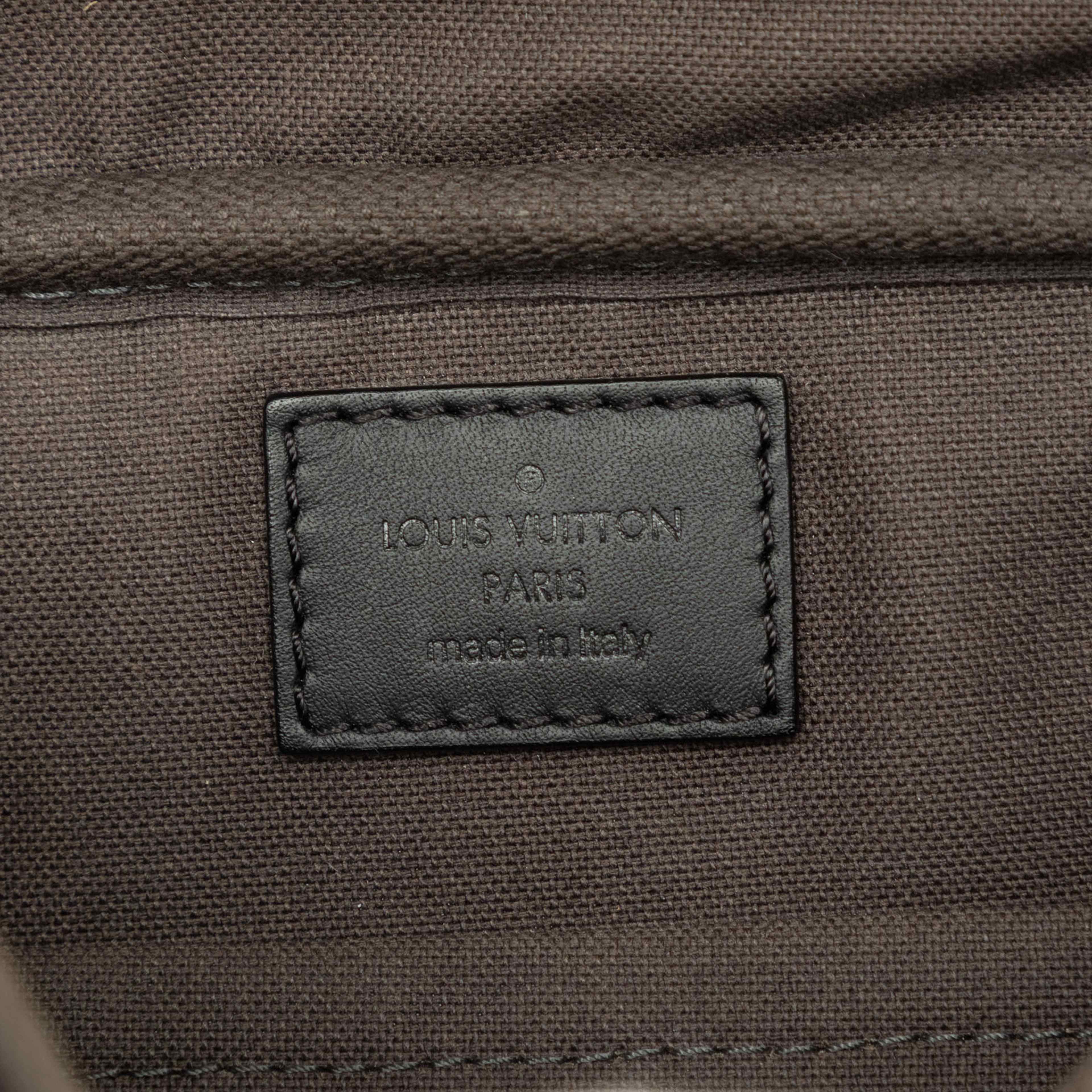 Louis Vuitton Damier Infini Ambler, från Luxclusif, i färgen svart. Klicka för att öppna bilden i stort format