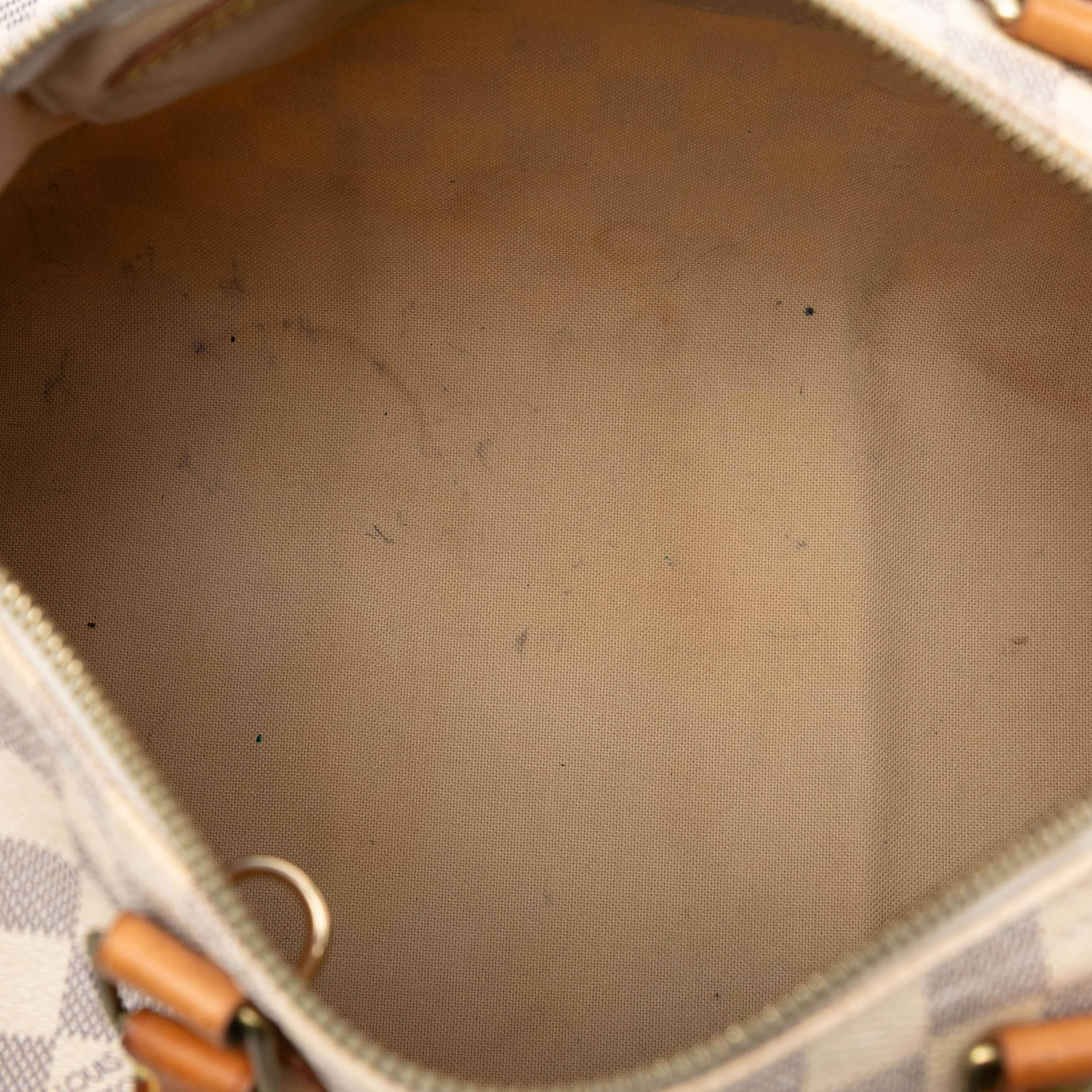 Louis Vuitton Damier Azur Speedy 30, från Luxclusif, i färgen white. Klicka för att öppna bilden i stort format