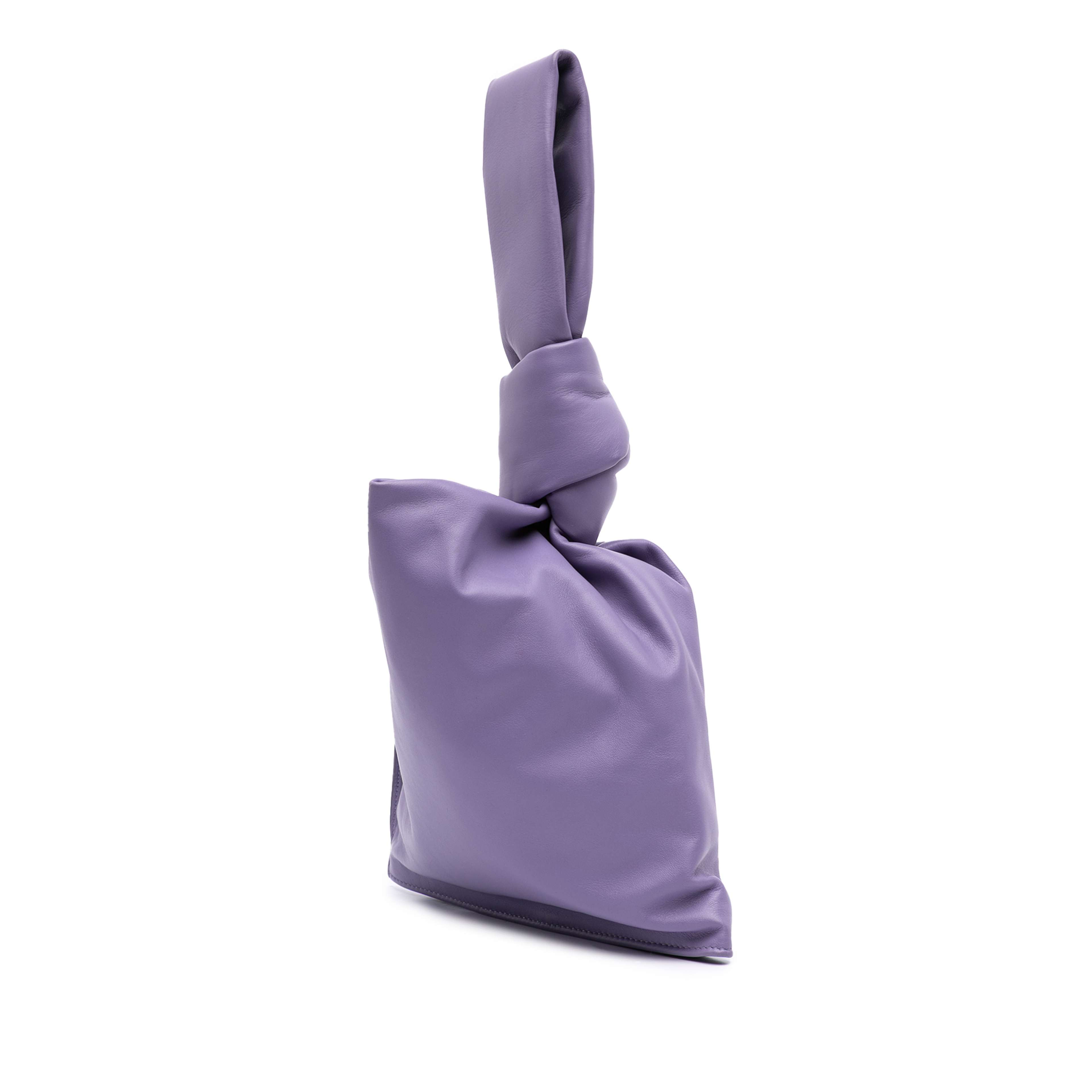Bottega Veneta Mini Calfskin Bv Twist Bag, från Luxclusif, i färgen purpur. Klicka för att öppna bilden i stort format