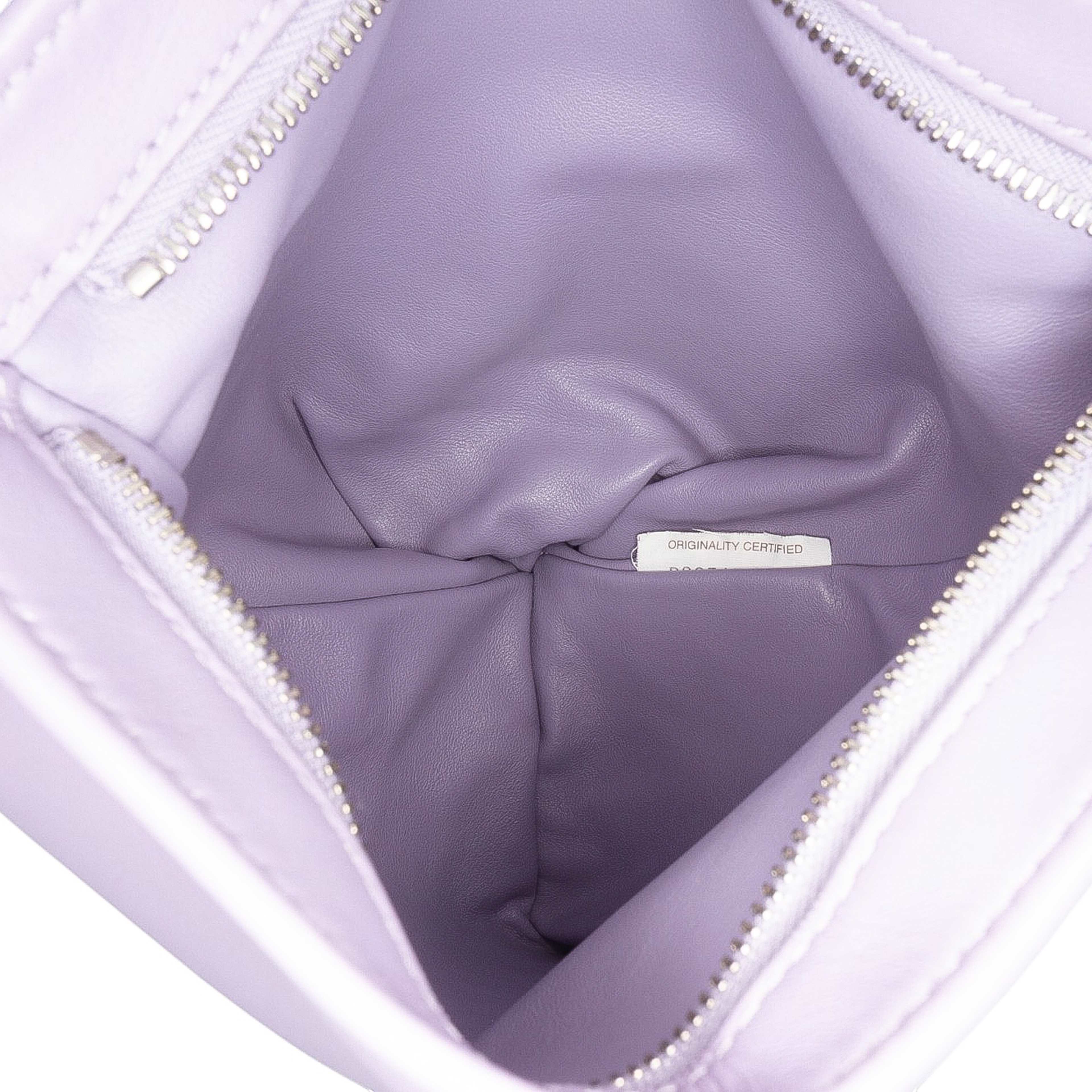 Bottega Veneta Mini Calfskin Bv Twist Bag, från Luxclusif, i färgen purple. Klicka för att öppna bilden i stort format