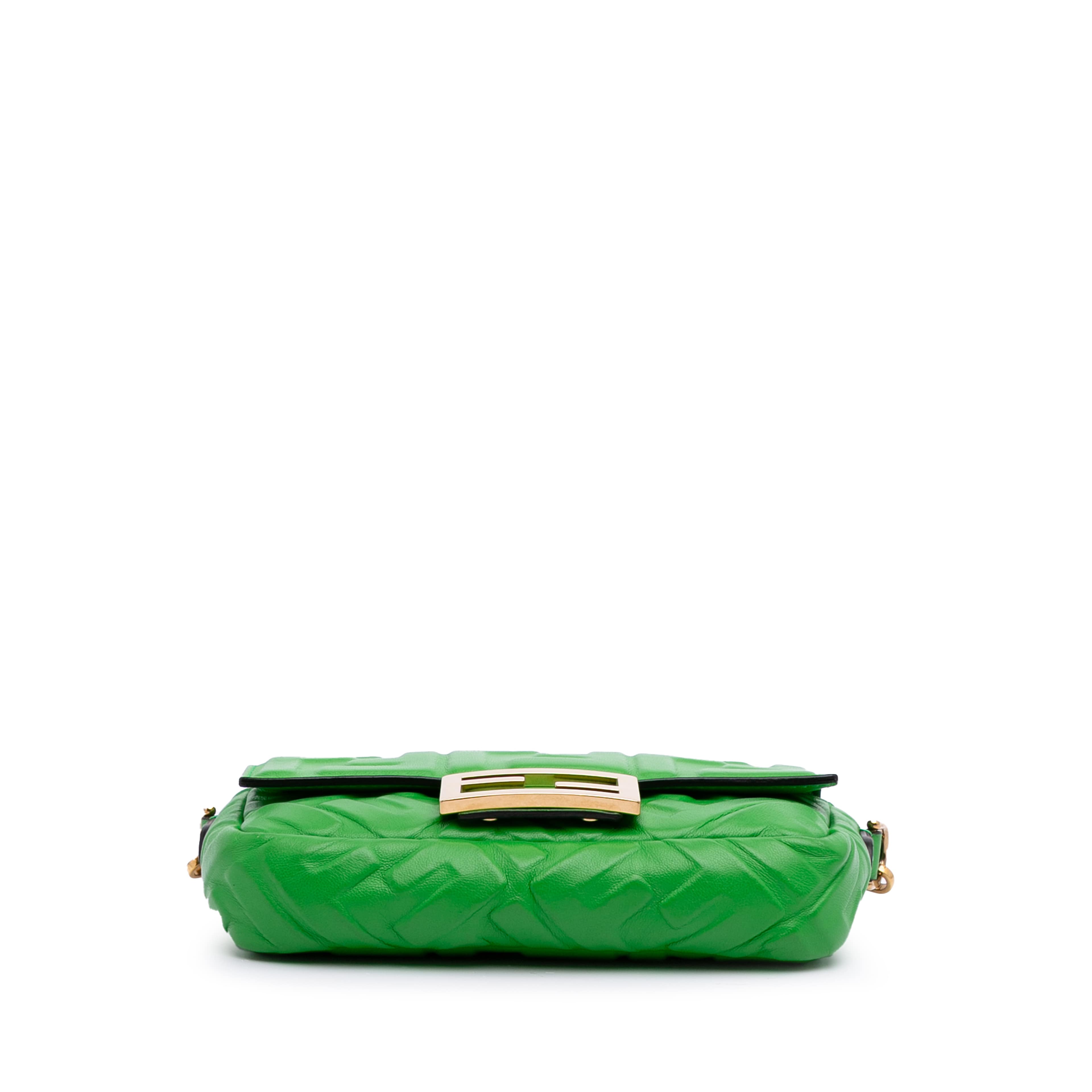 Fendi Mini Zucca Embossed Leather Baguette Satchel, från Luxclusif, i färgen lime. Klicka för att öppna bilden i stort format
