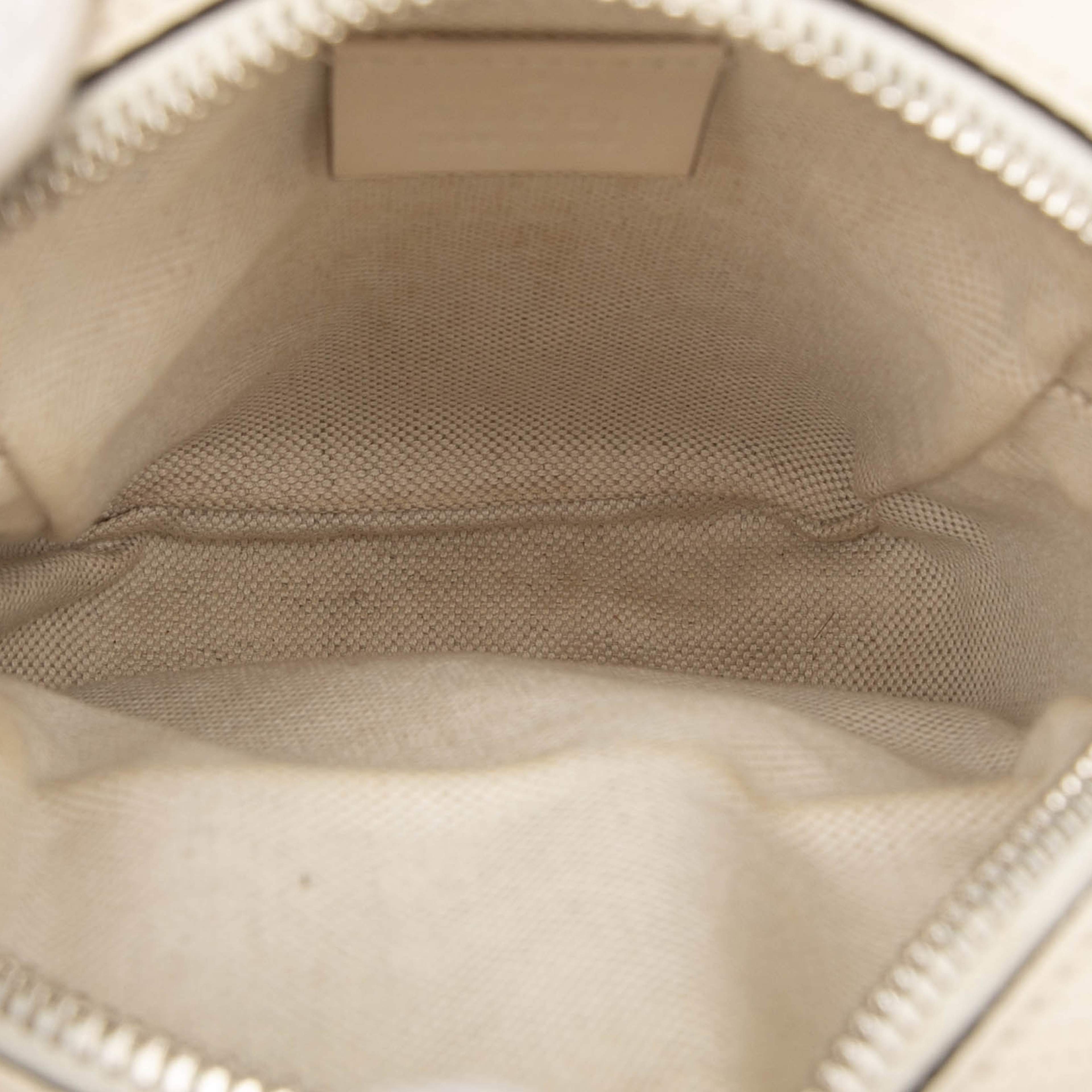Gucci Mini Gg Embossed Perforated Calfskin Satchel, från Luxclusif, i färgen white. Klicka för att öppna bilden i stort format
