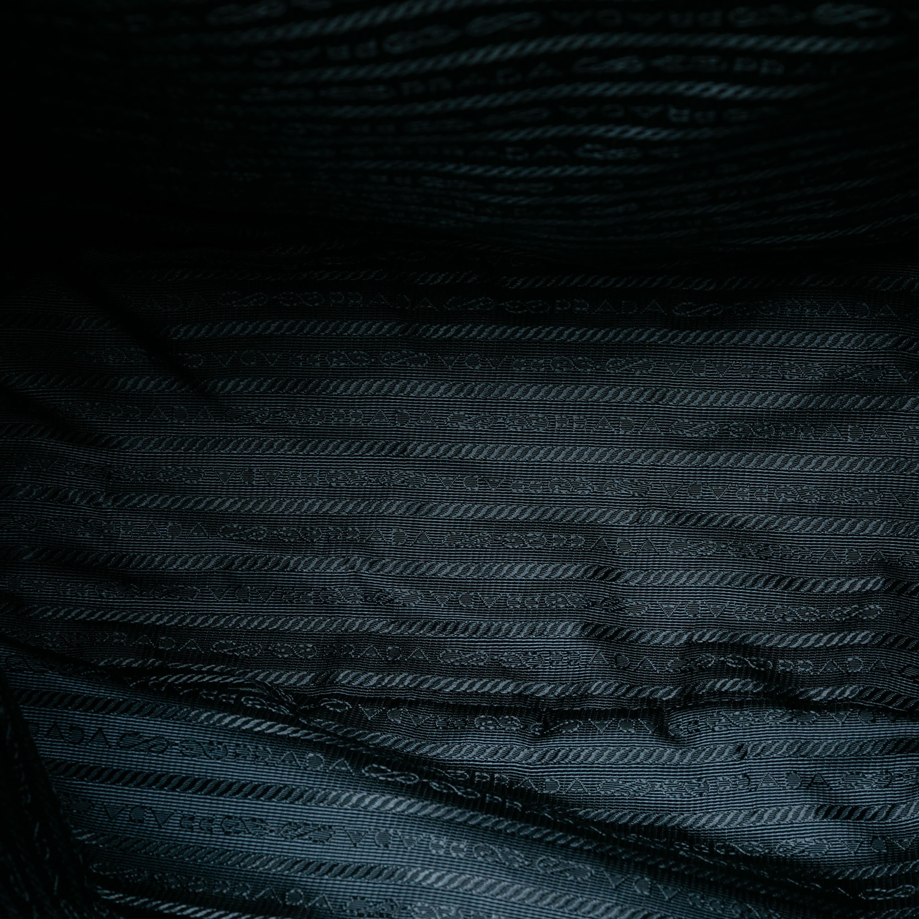 Prada Tessuto Stampato Satchel, från Luxclusif, i färgen blue. Klicka för att öppna bilden i stort format