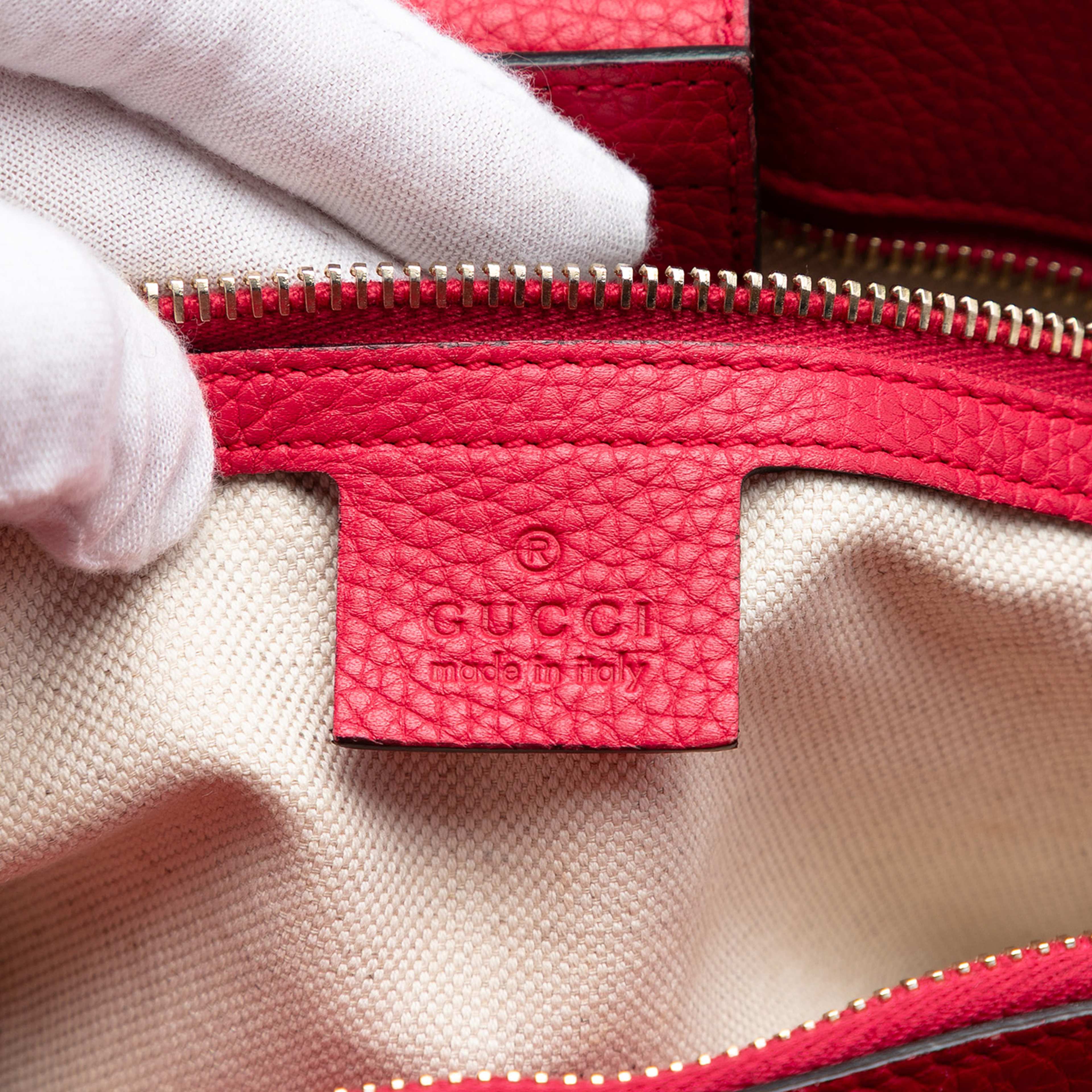 Gucci Medium Calfskin Bamboo Shopper Satchel, från Luxclusif, i färgen red. Klicka för att öppna bilden i stort format