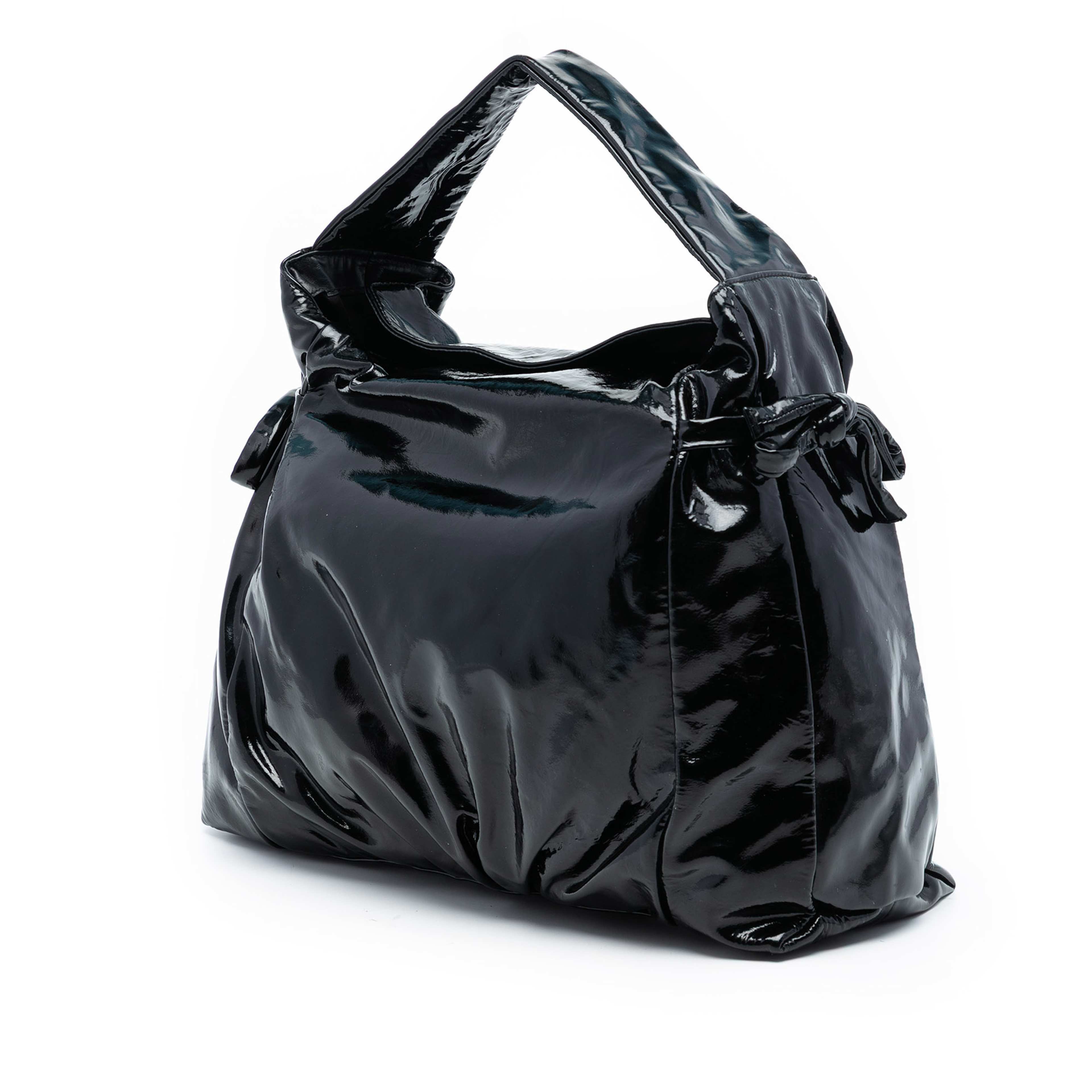 Gucci Patent Hysteria Tote, från Luxclusif, i färgen black. Klicka för att öppna bilden i stort format