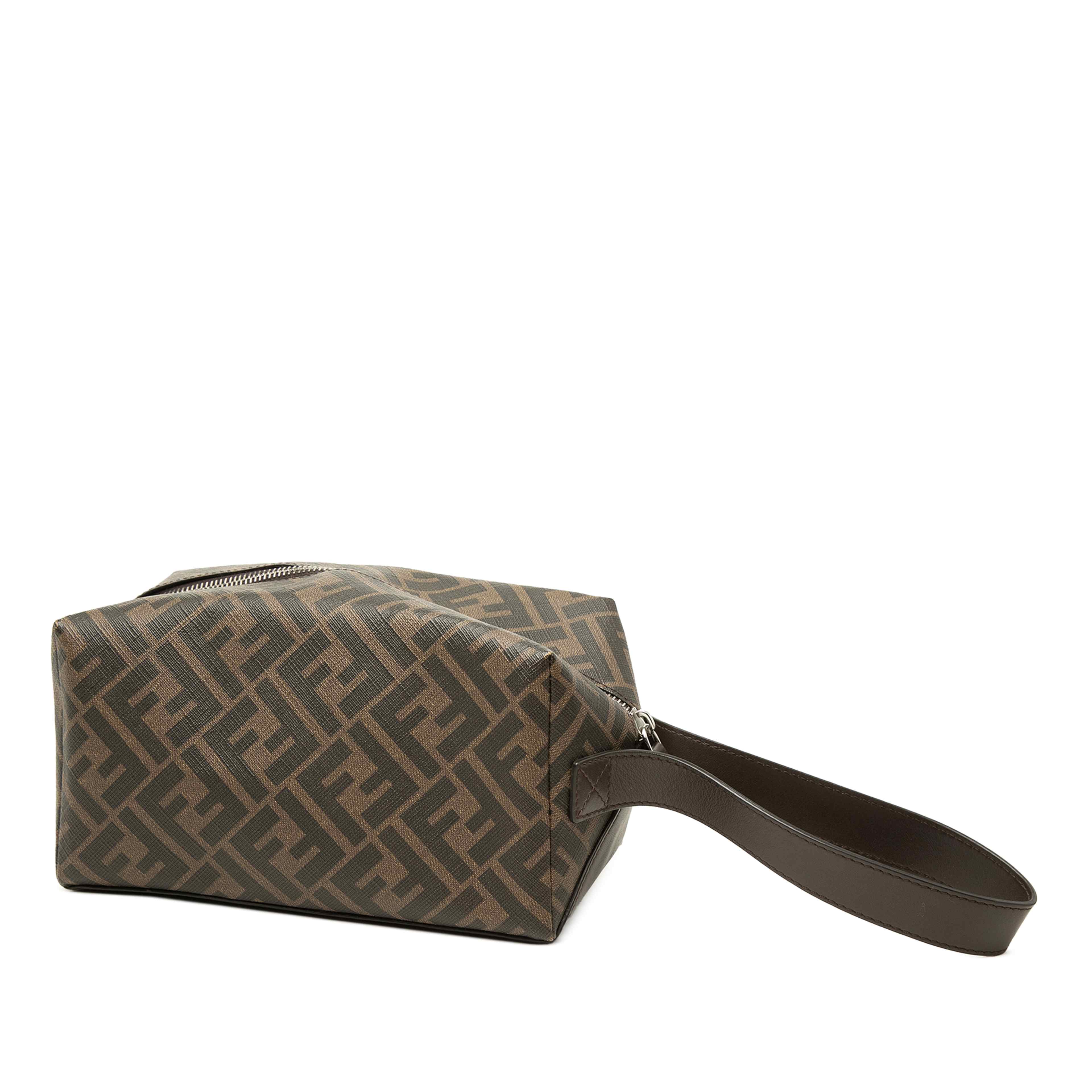 Fendi Zucca Canvas Toiletry Case, från Luxclusif, i färgen brun. Klicka för att öppna bilden i stort format