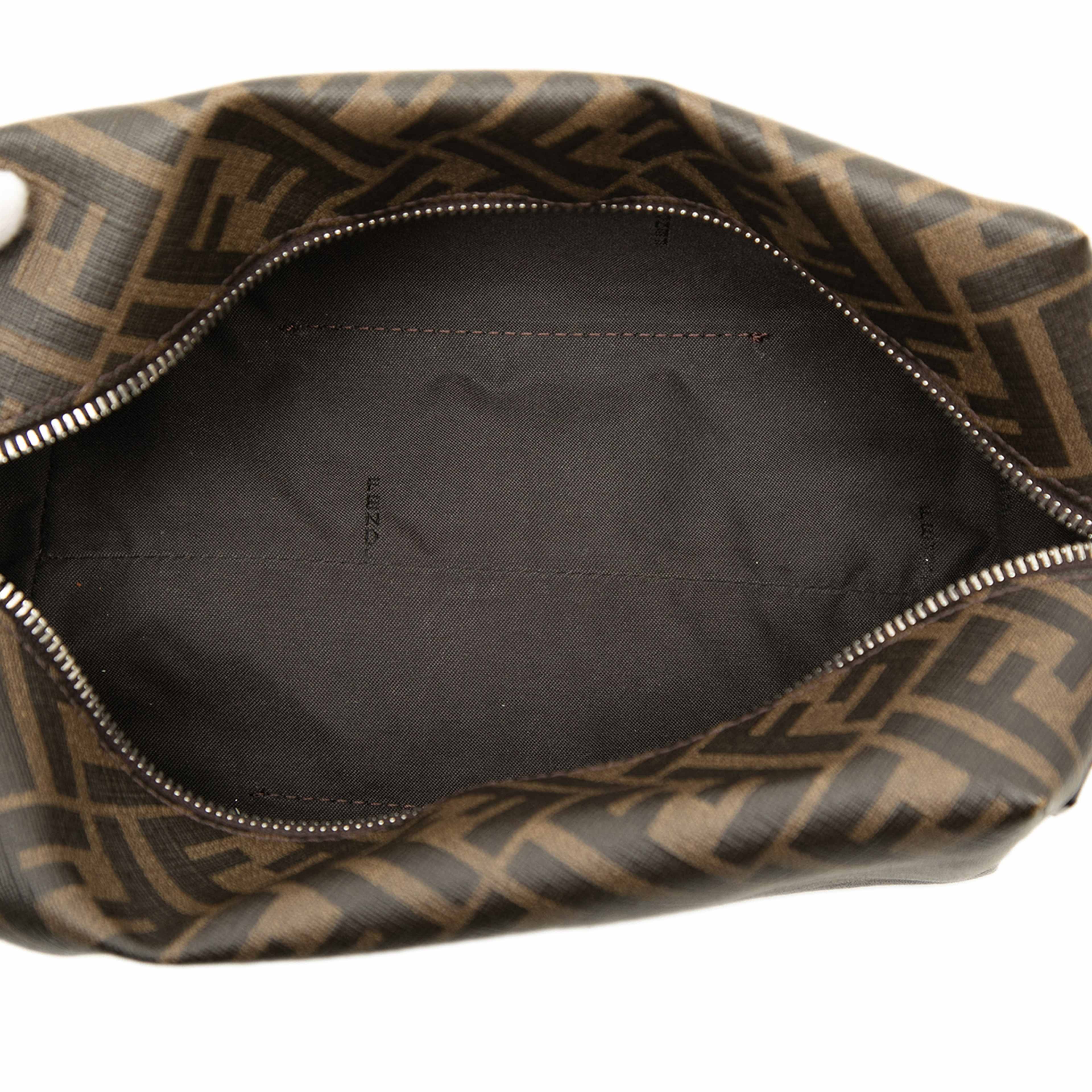 Fendi Zucca Canvas Toiletry Case, från Luxclusif, i färgen brun. Klicka för att öppna bilden i stort format