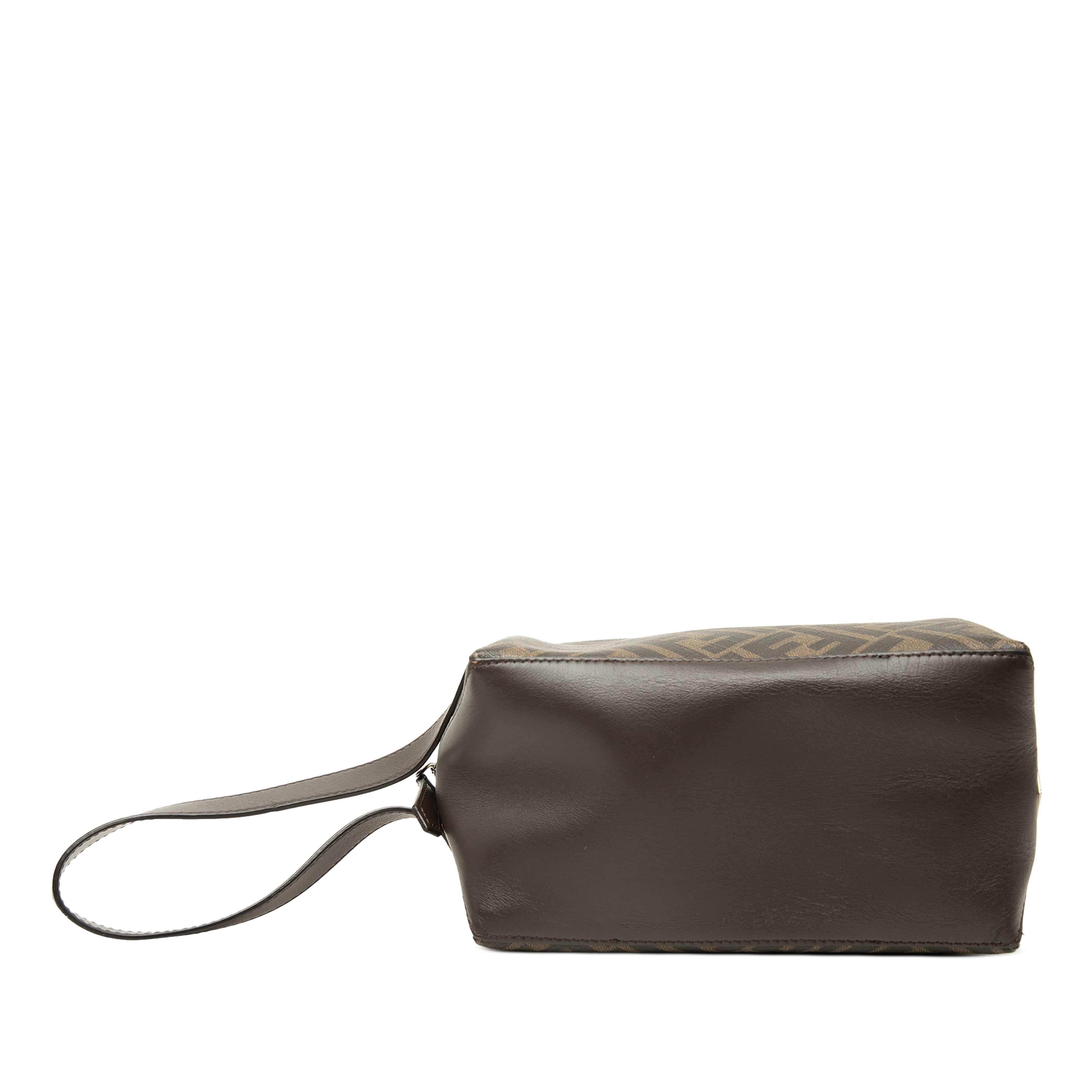 Fendi Zucca Canvas Toiletry Case, från Luxclusif, i färgen brun. Klicka för att öppna bilden i stort format