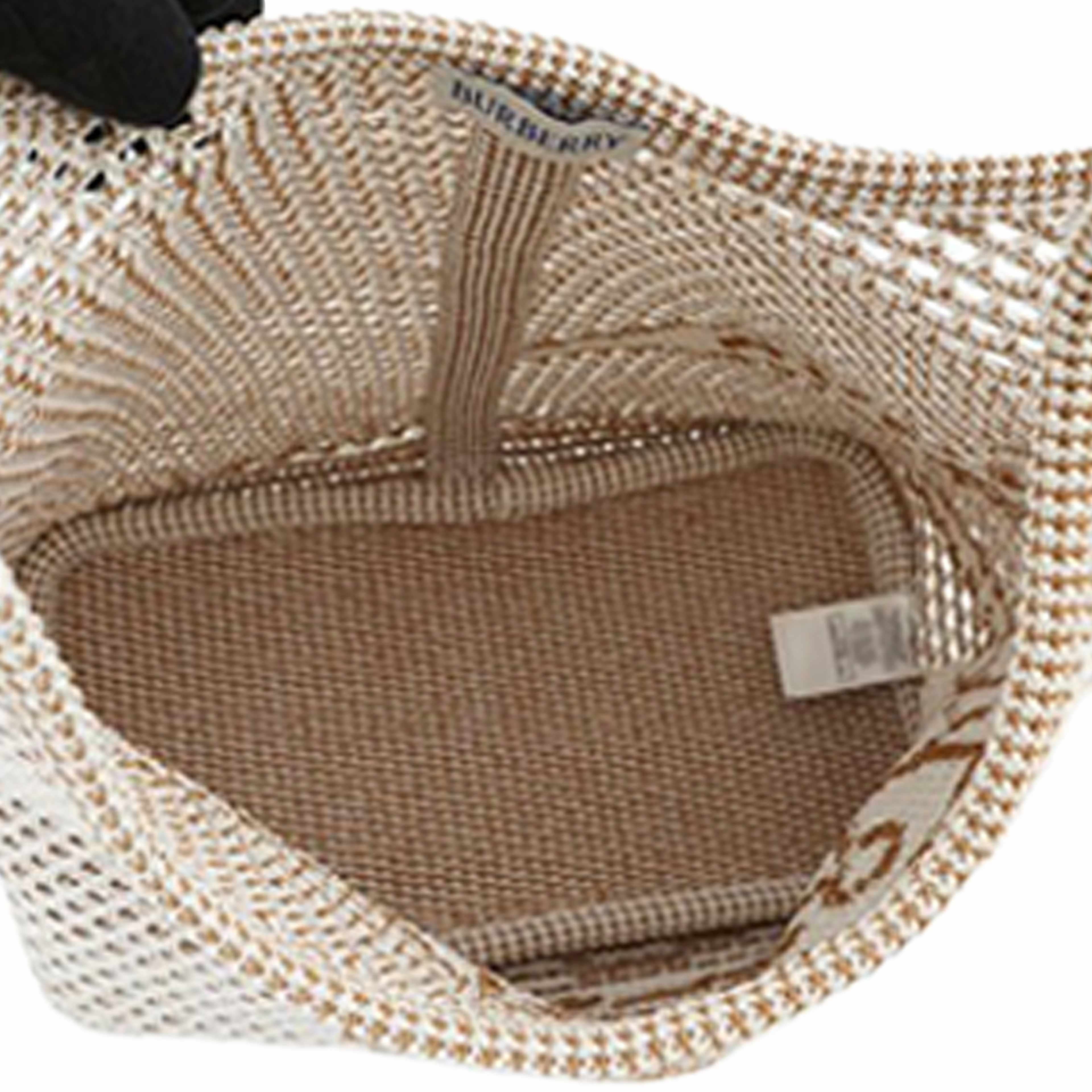 Burberry Crochet Viscose Equestrian Knight Tote, från Luxclusif, i färgen white. Klicka för att öppna bilden i stort format