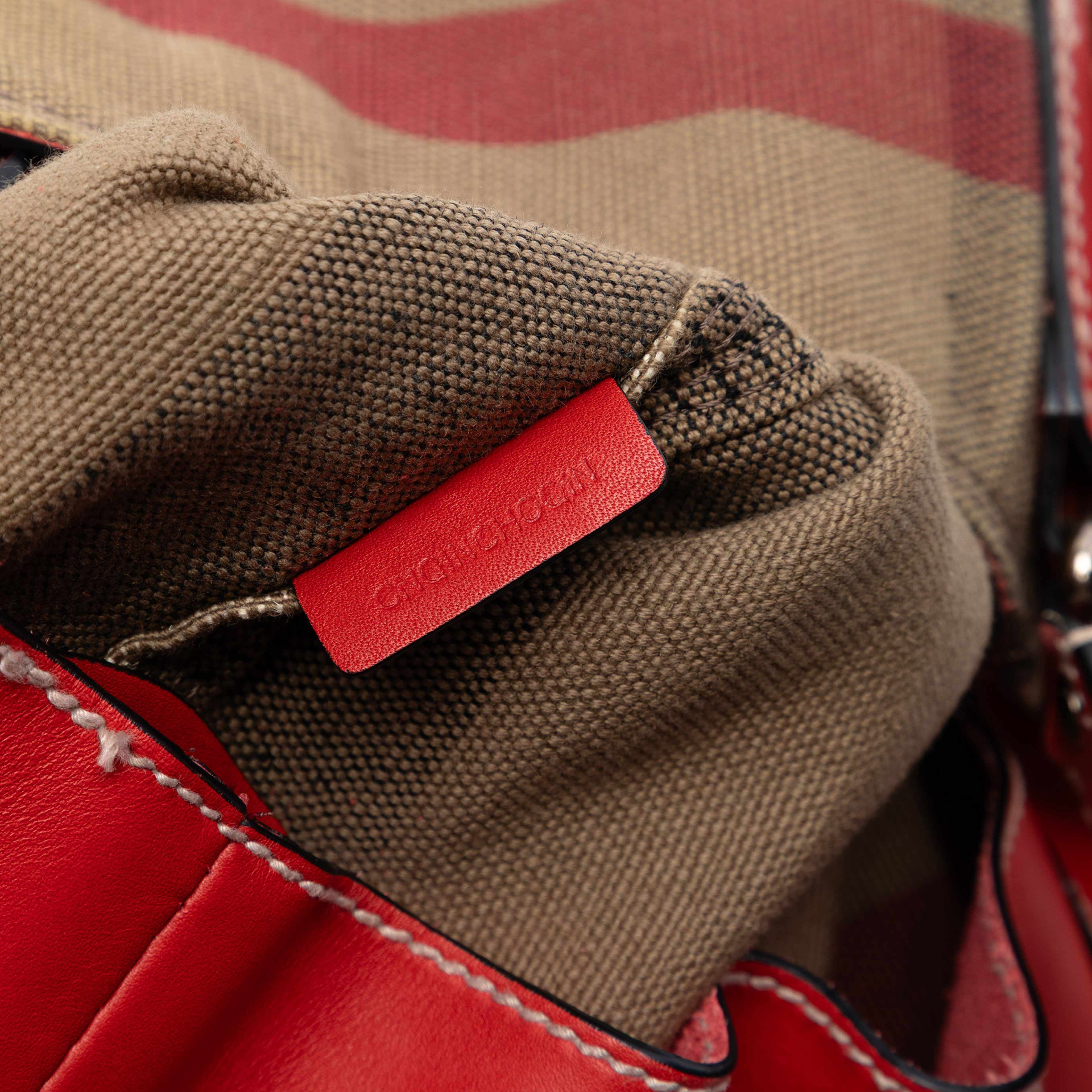 Burberry Medium Mega Check Canvas Ashby Bucket Bag, från Luxclusif, i färgen light brown. Klicka för att öppna bilden i stort format