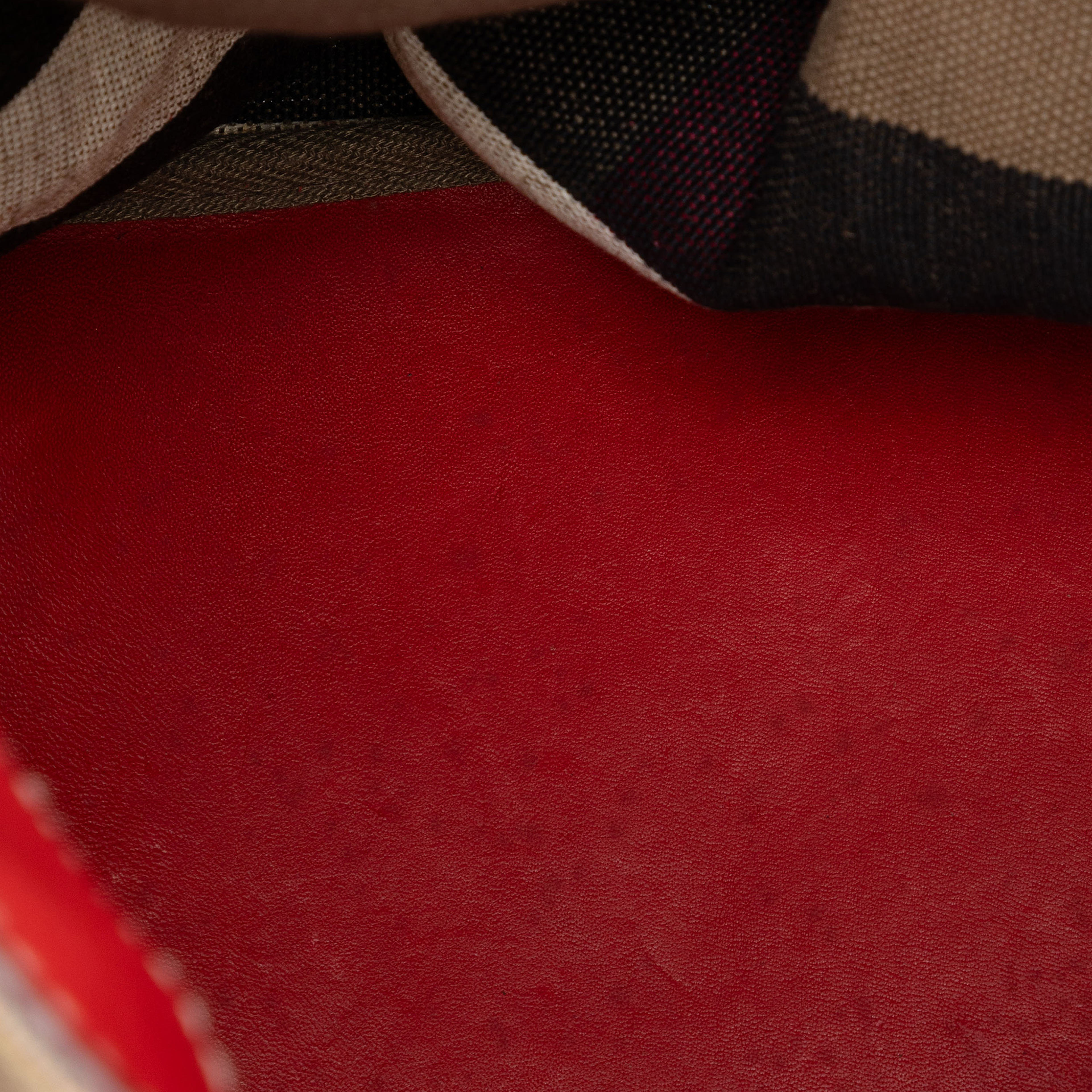 Burberry Medium Mega Check Canvas Ashby Bucket Bag, från Luxclusif, i färgen light brown. Klicka för att öppna bilden i stort format