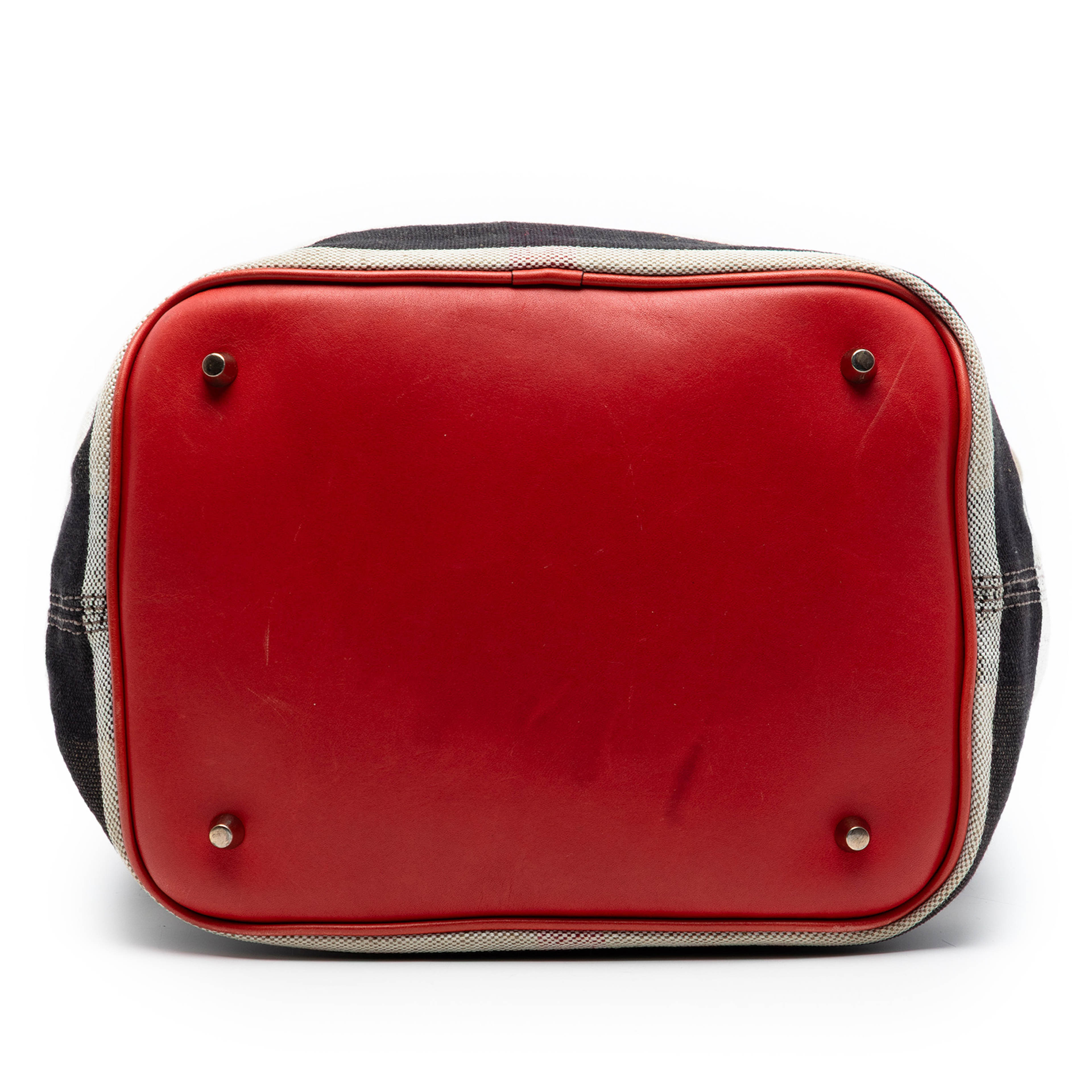 Burberry Medium Mega Check Canvas Ashby Bucket Bag, från Luxclusif, i färgen light brown. Klicka för att öppna bilden i stort format