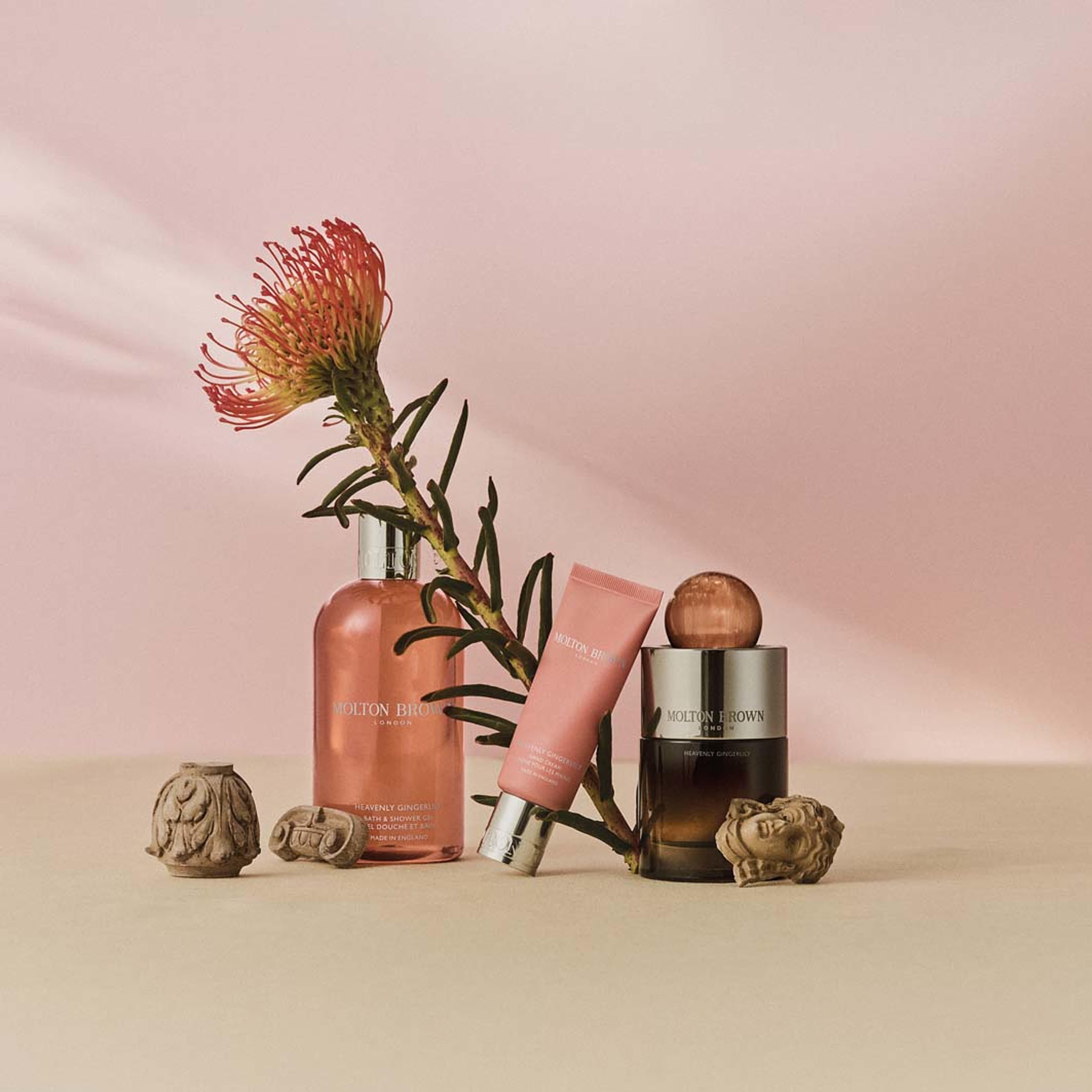 Heavenly Gingerlily Hand Cream, från Molton Brown, i färgen Brown. Klicka för att öppna bilden i stort format