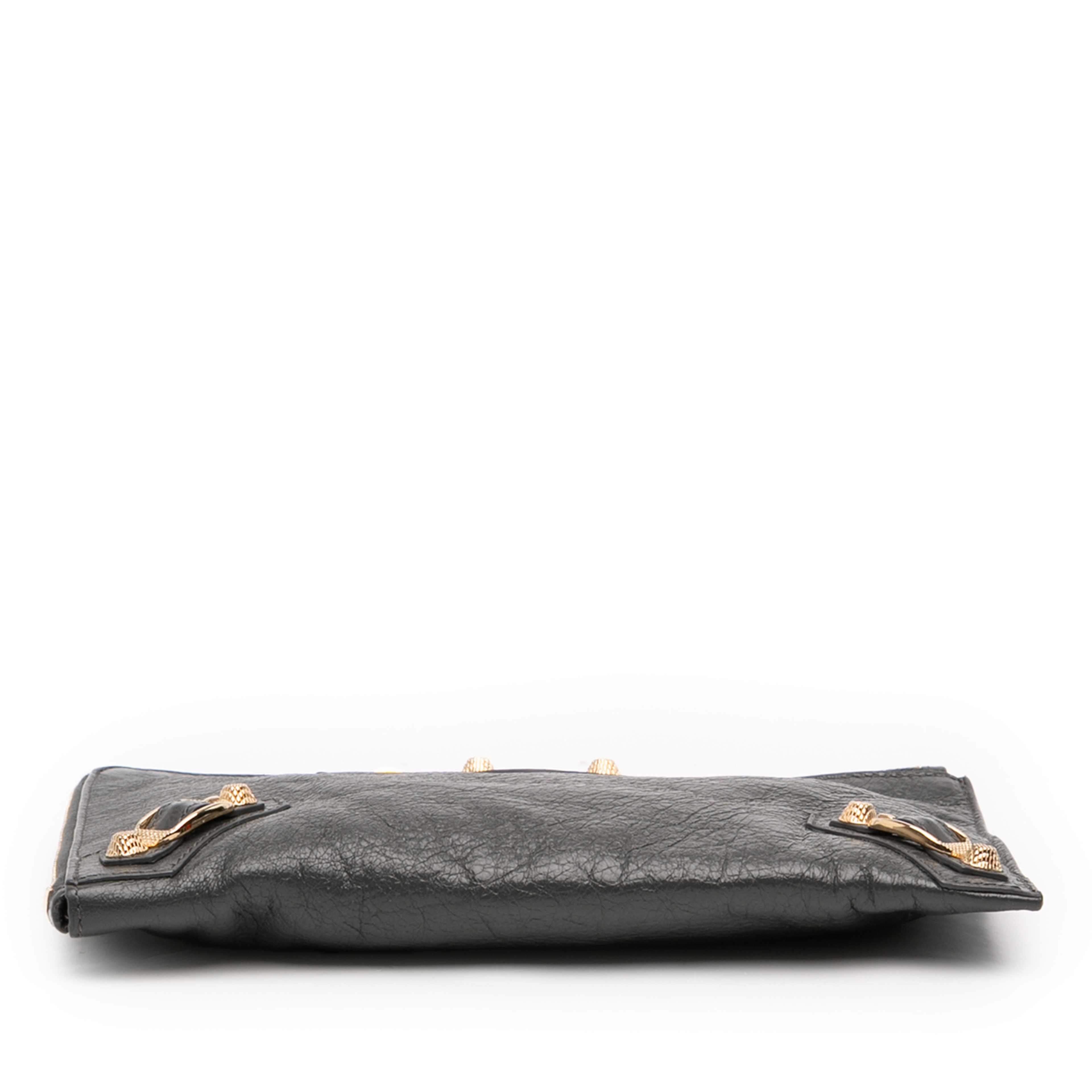 Balenciaga Lambskin Motocross Giant 12 Zip Around Flat Clutch, från Luxclusif, i färgen grå. Klicka för att öppna bilden i stort format