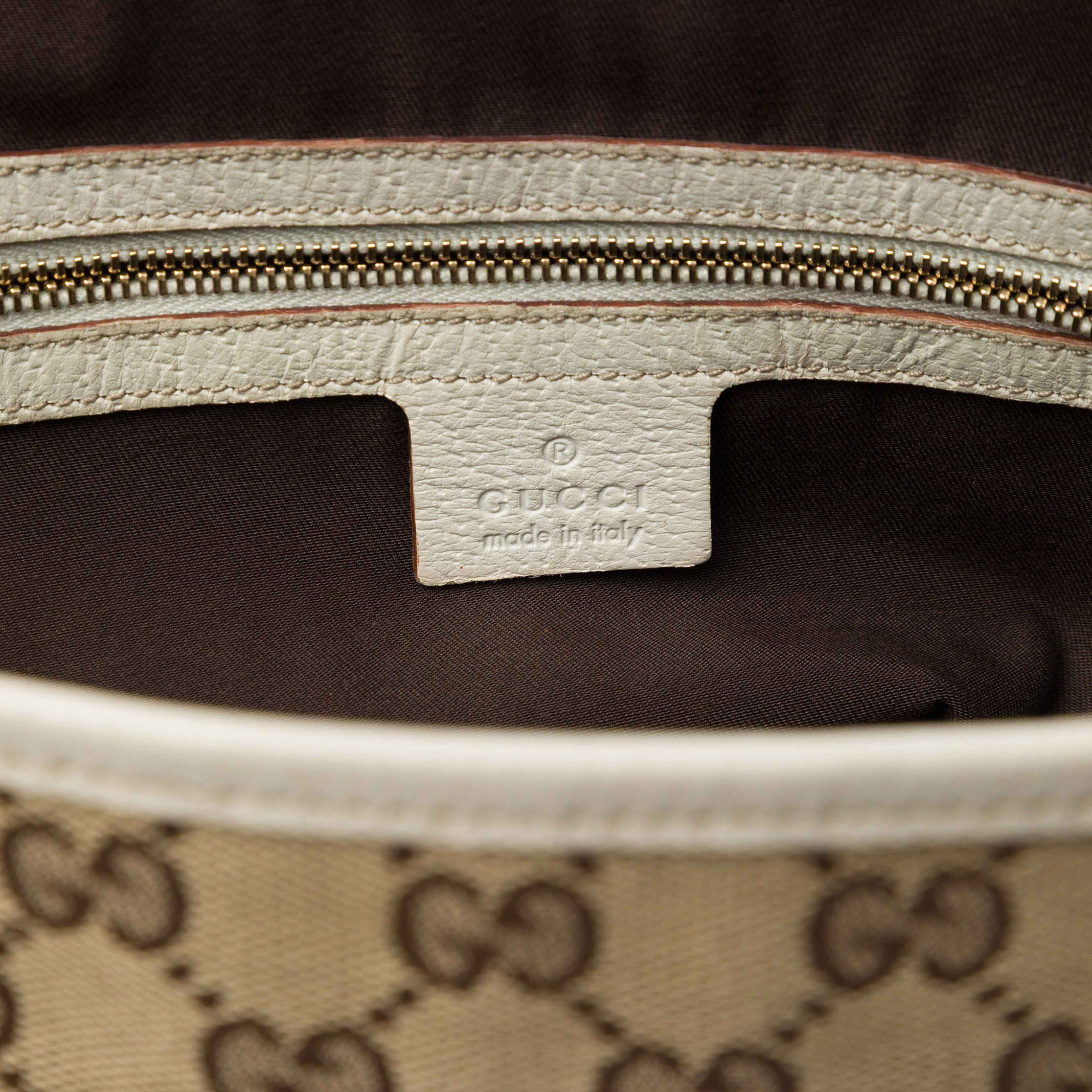 Gucci Gg Canvas Charmy Tote, från Luxclusif, i färgen beige. Klicka för att öppna bilden i stort format